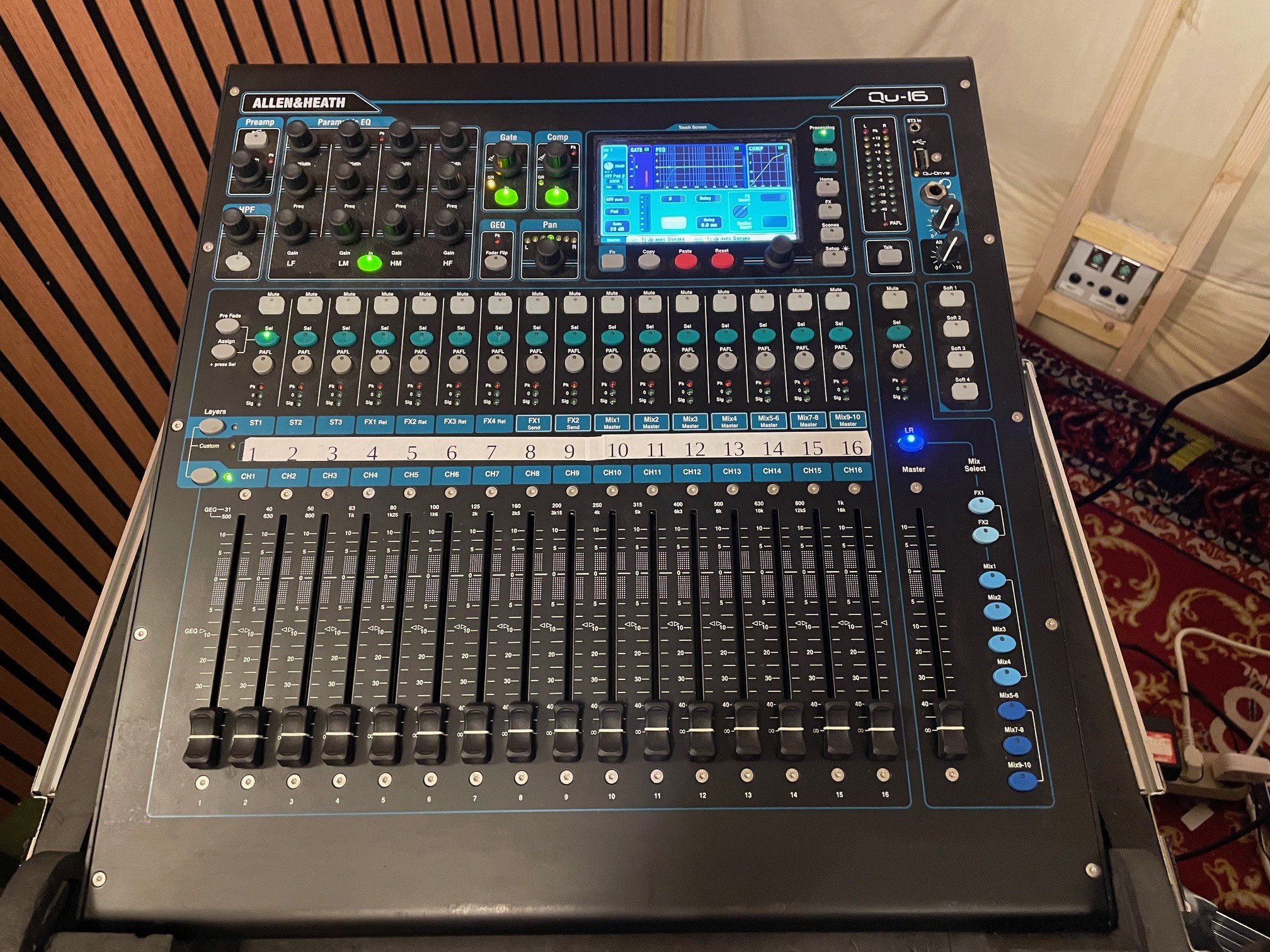 Vends table de mixage Allen & Heath QU 16