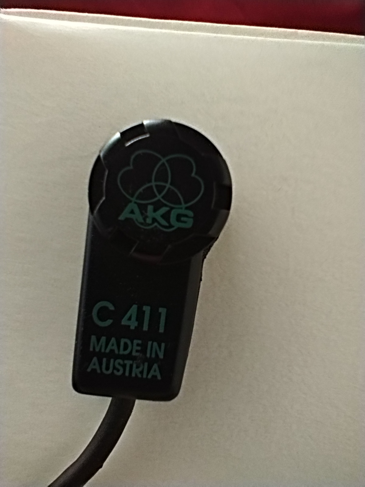 Vends micro à cravate AKG C411