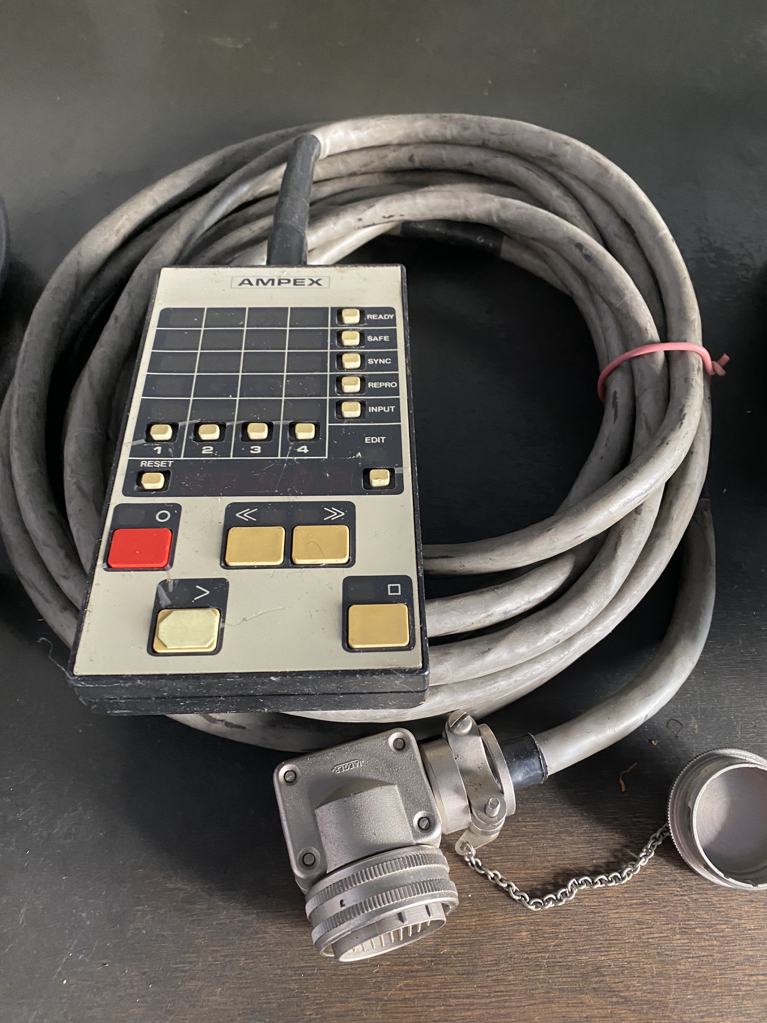 Vends divers télécommandes Ampex