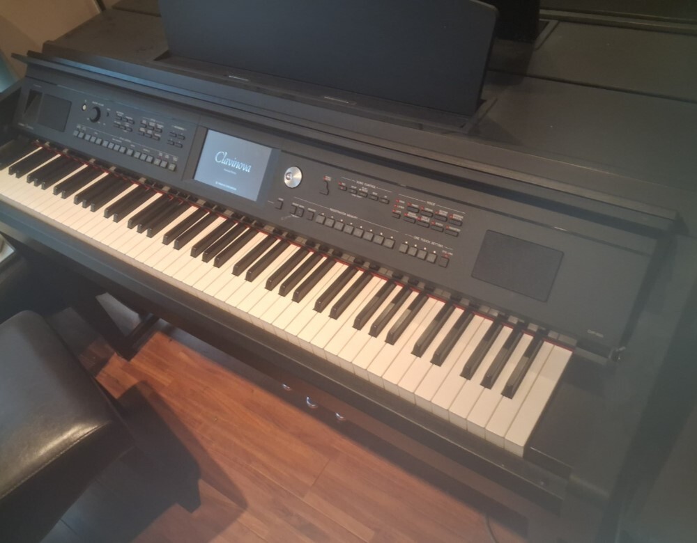 Vends Piano numérique yamaha modèle CVP-605