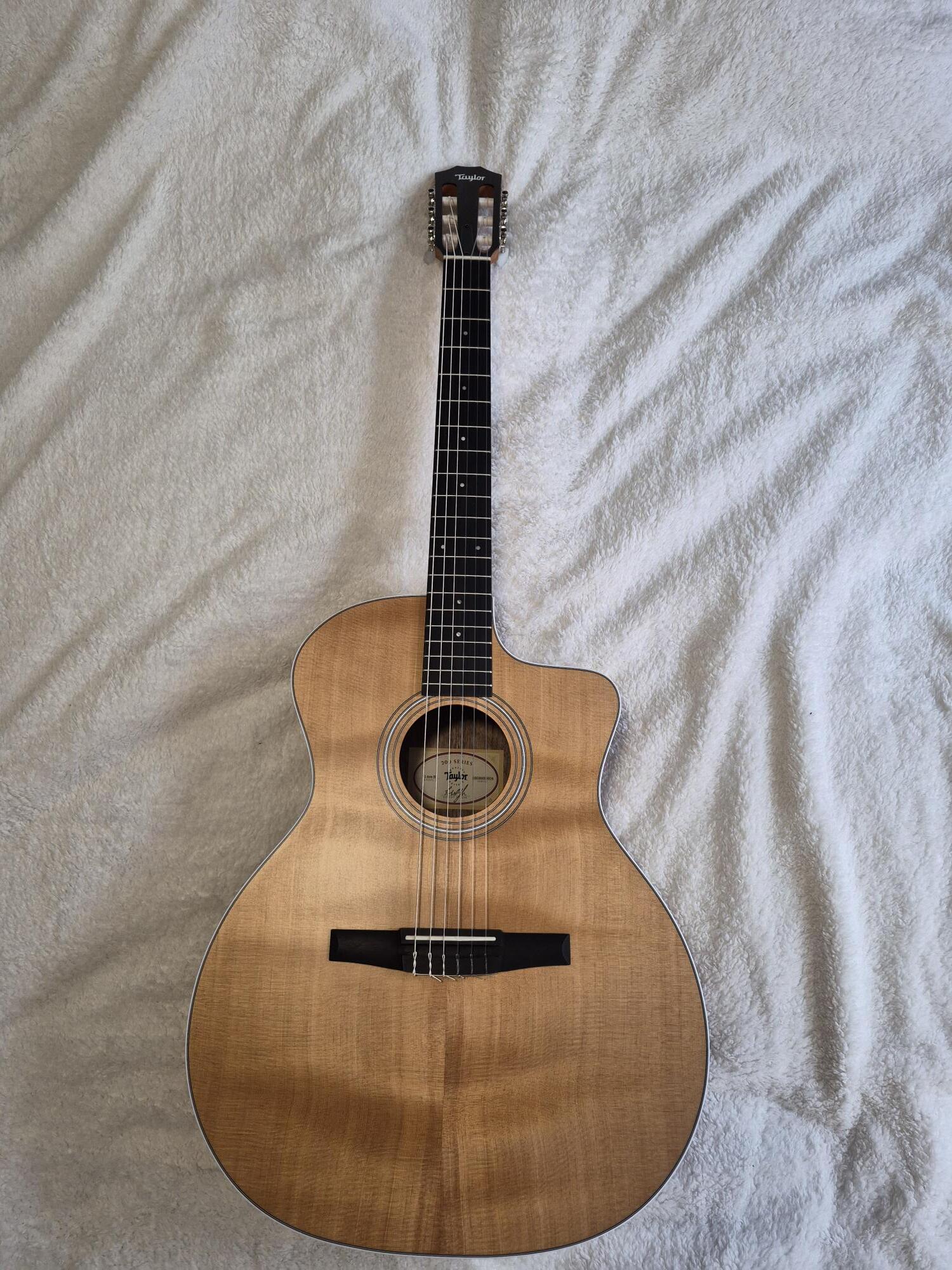 Taylor 214ce-N