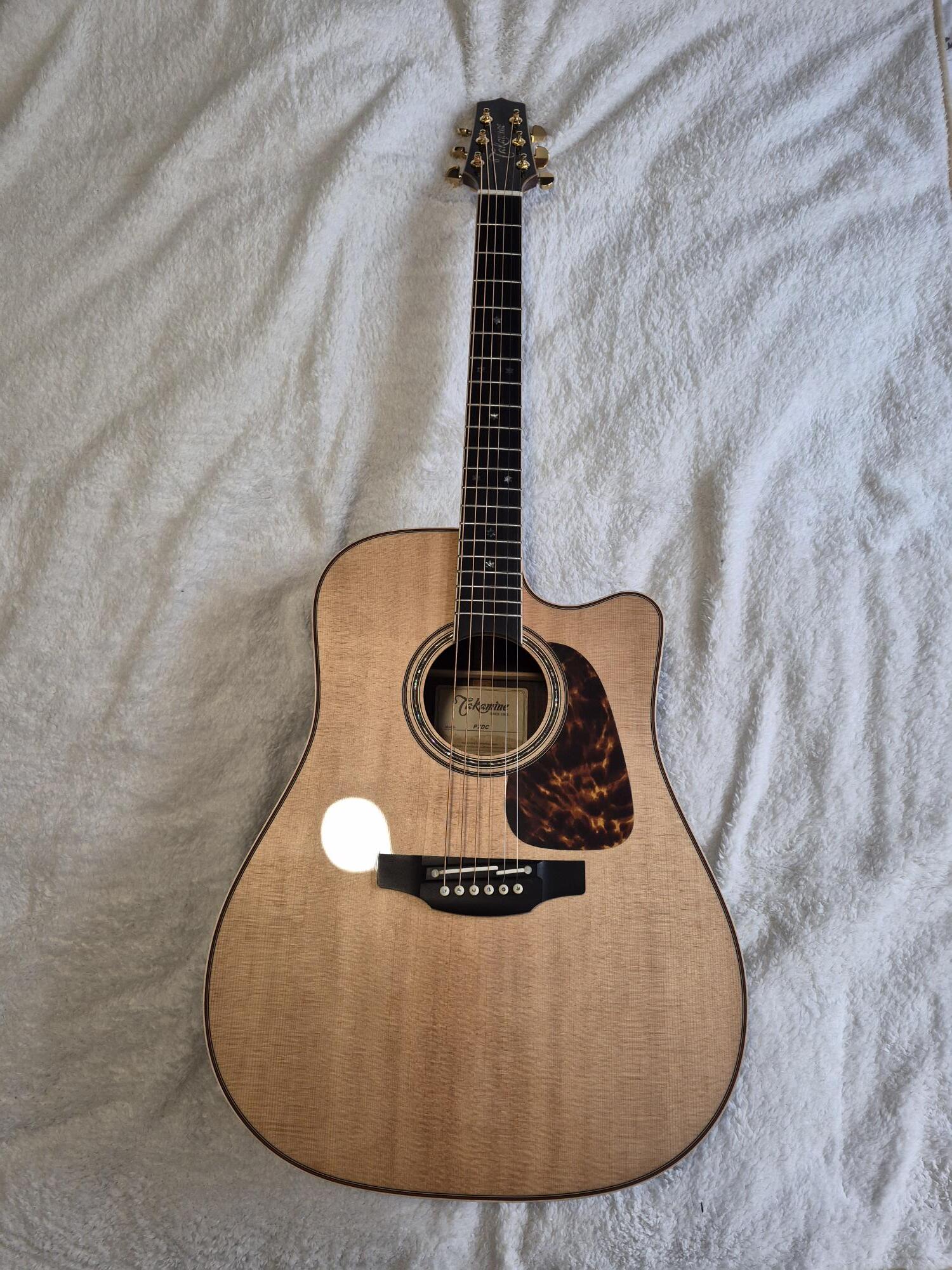 Takamine P7DC