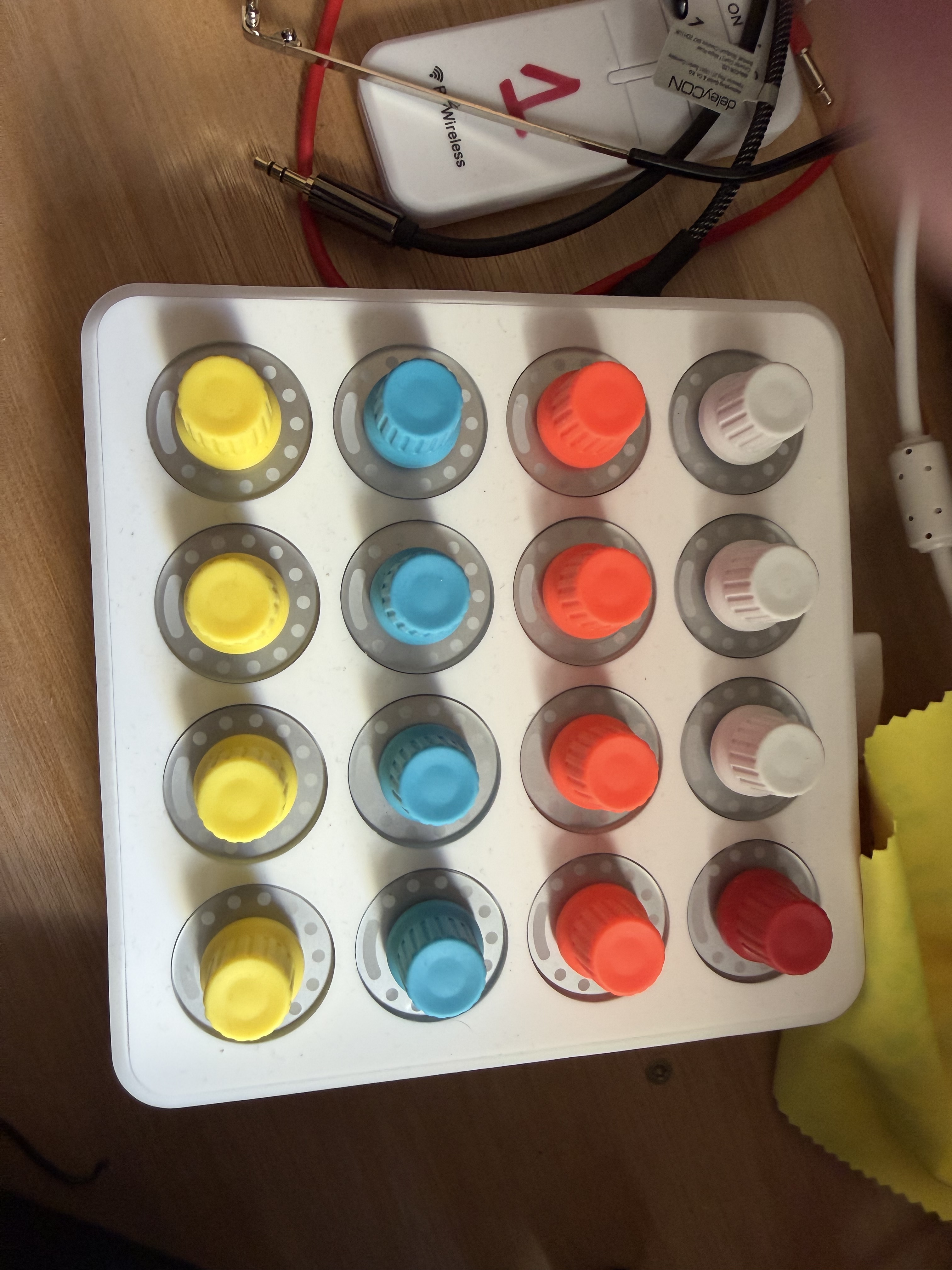 Contrôleur DJ Techtools Midi Fighter Twister avec potentiomètre sans fin cliquable en parfait état