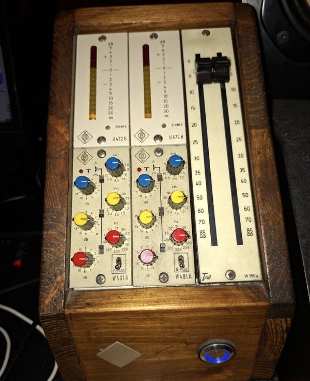 2x EQ de mastering Neuman W491A en rack bois