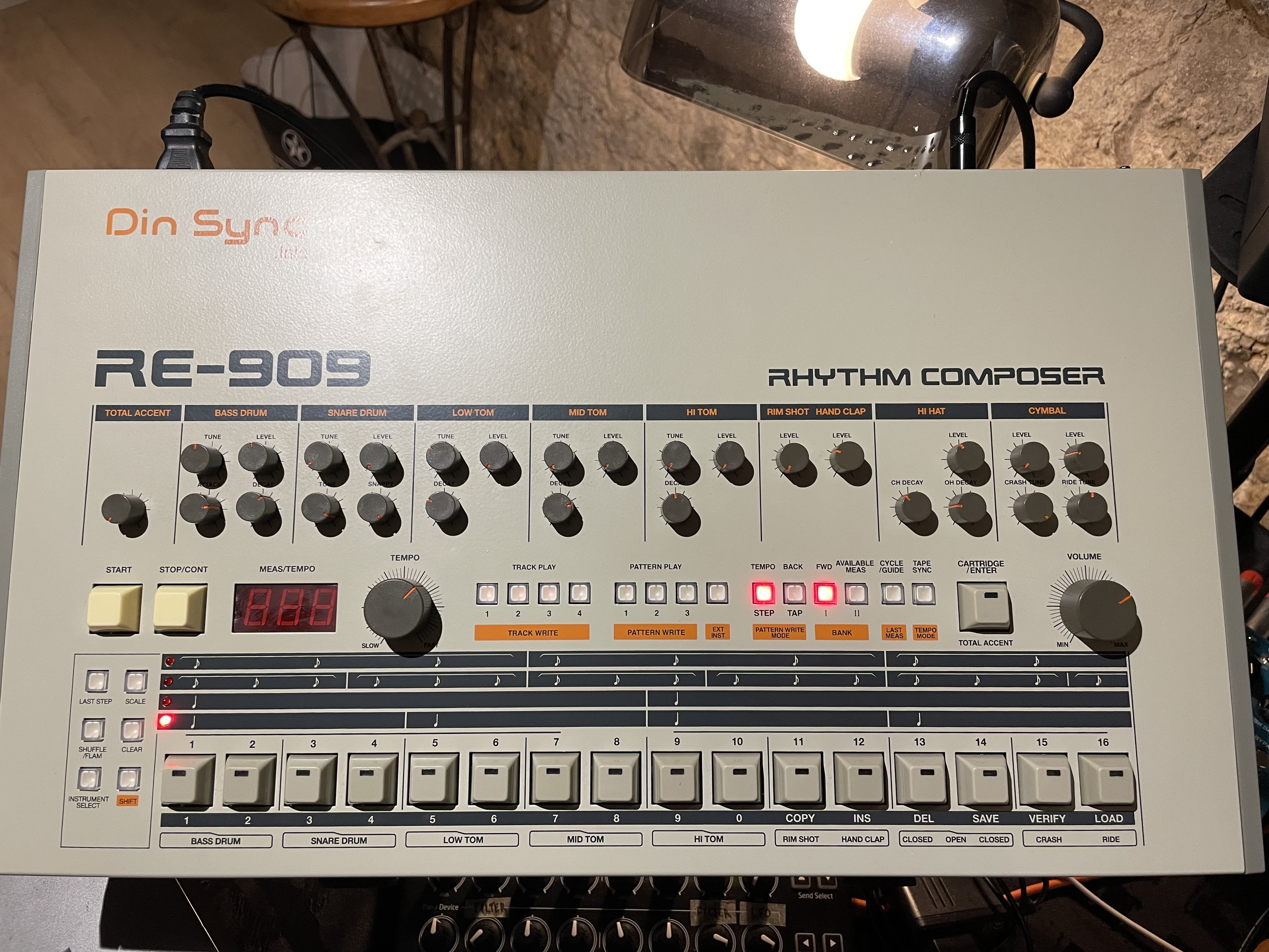 Vends RE-909 Din Sync neuve