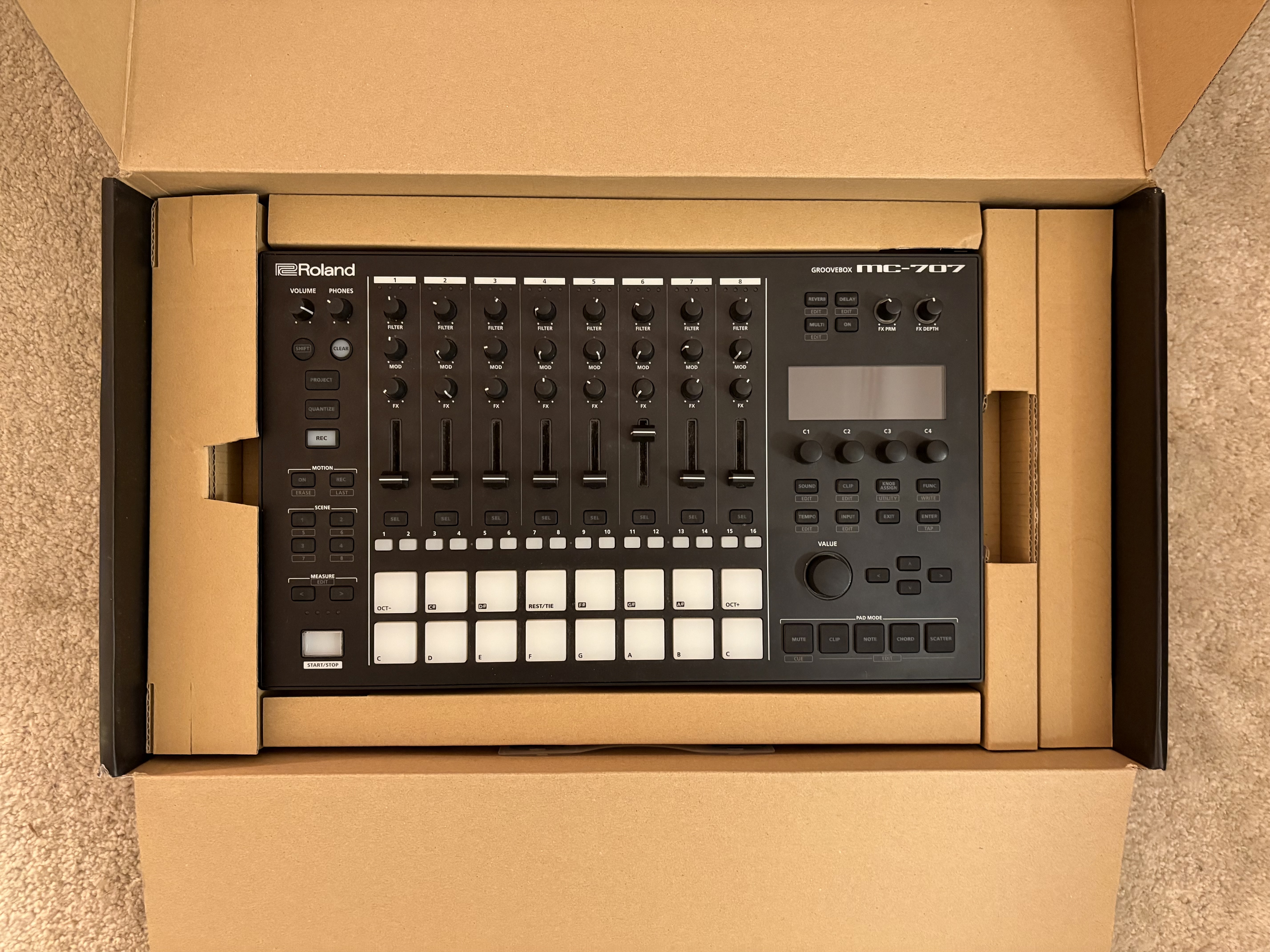 Roland MC-707 (42488)