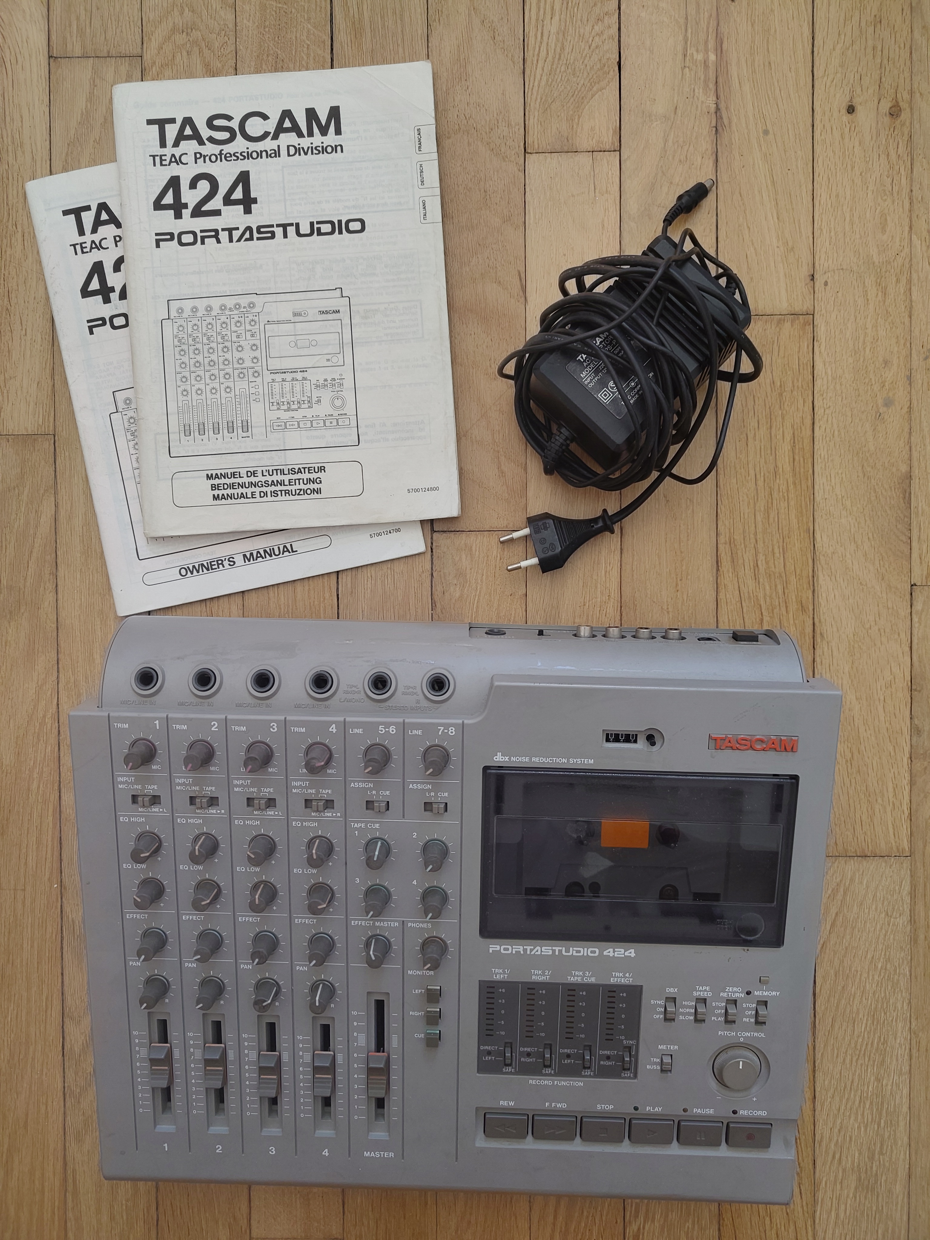 Tascam Portastudio 424