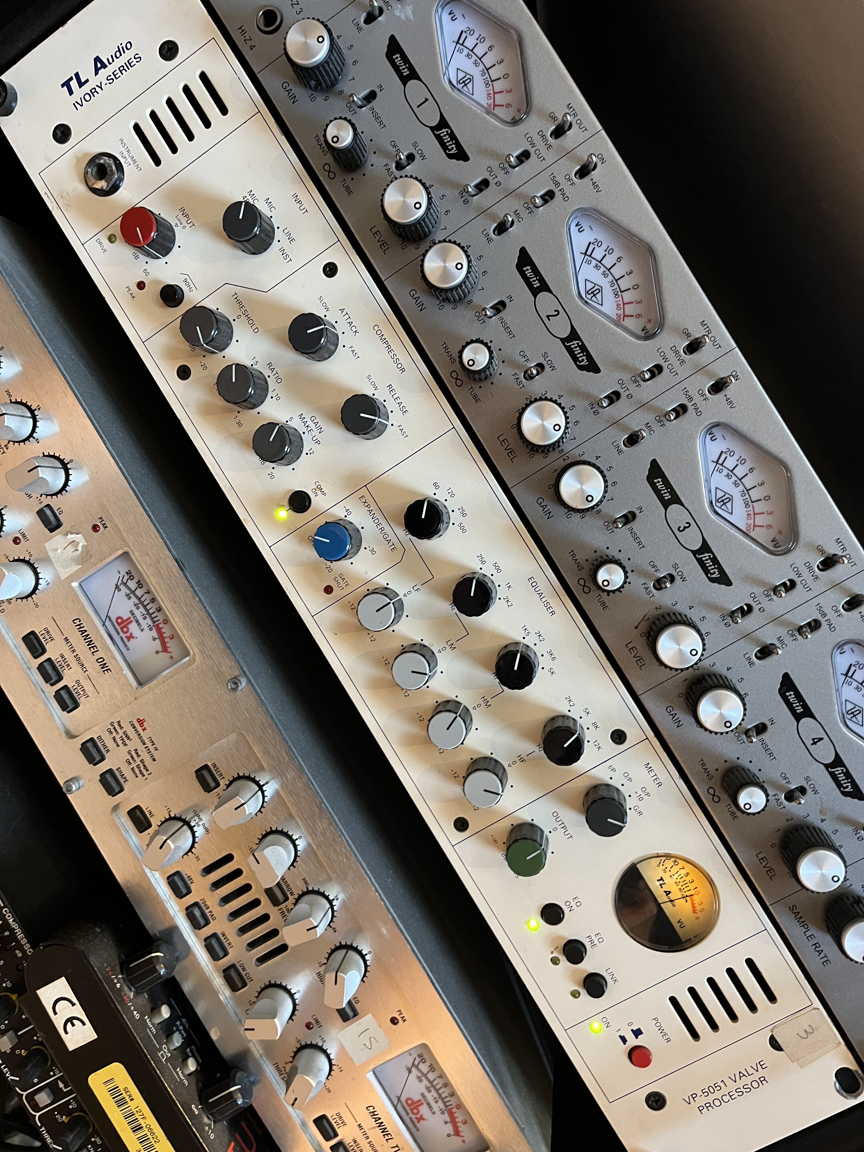 Vend réampli de studio à lampe TLAUDIO VP 5051 IVORY Série