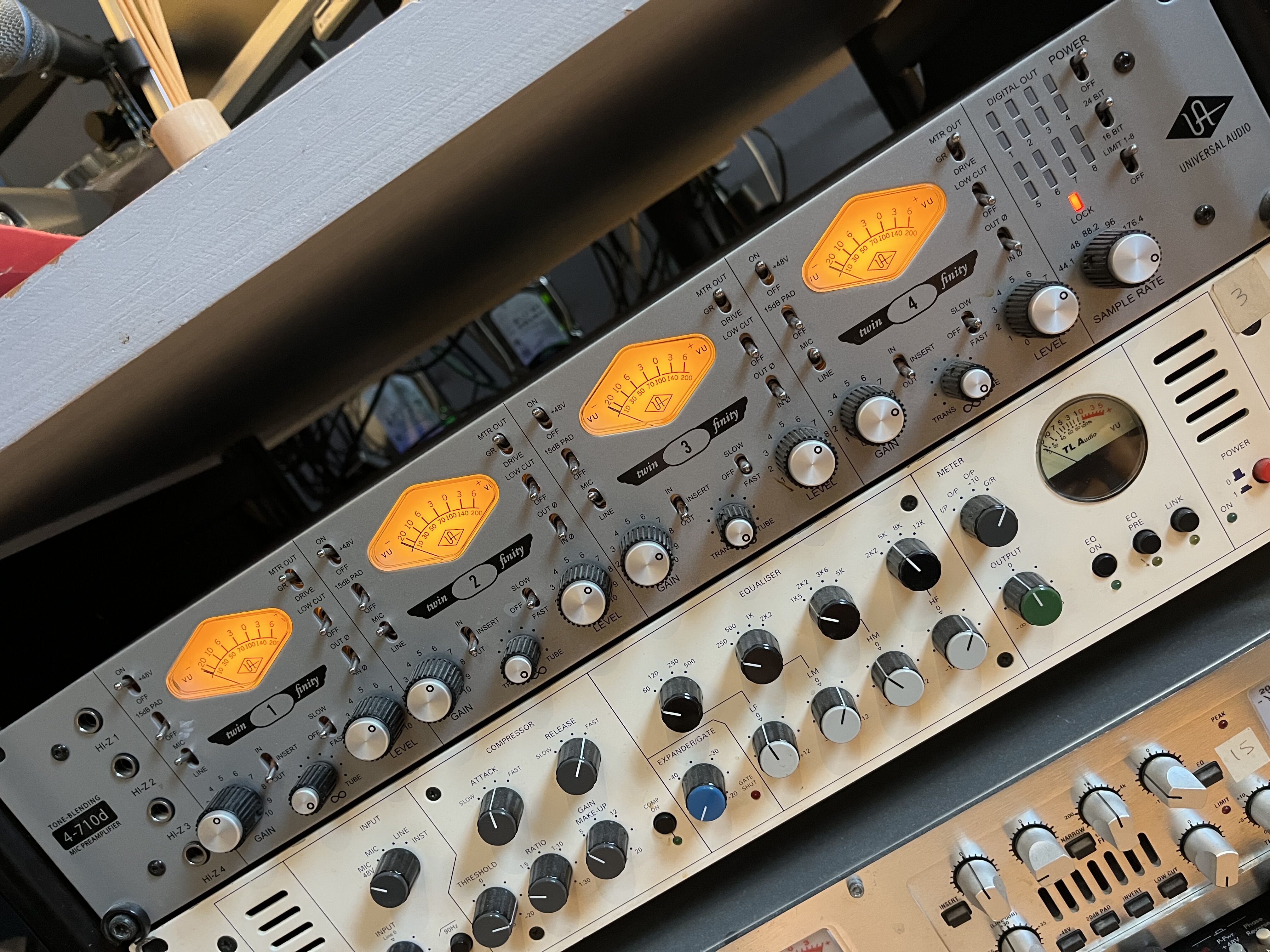 Vend préampli UNIVERSAL AUDIO 4-710D parfait état