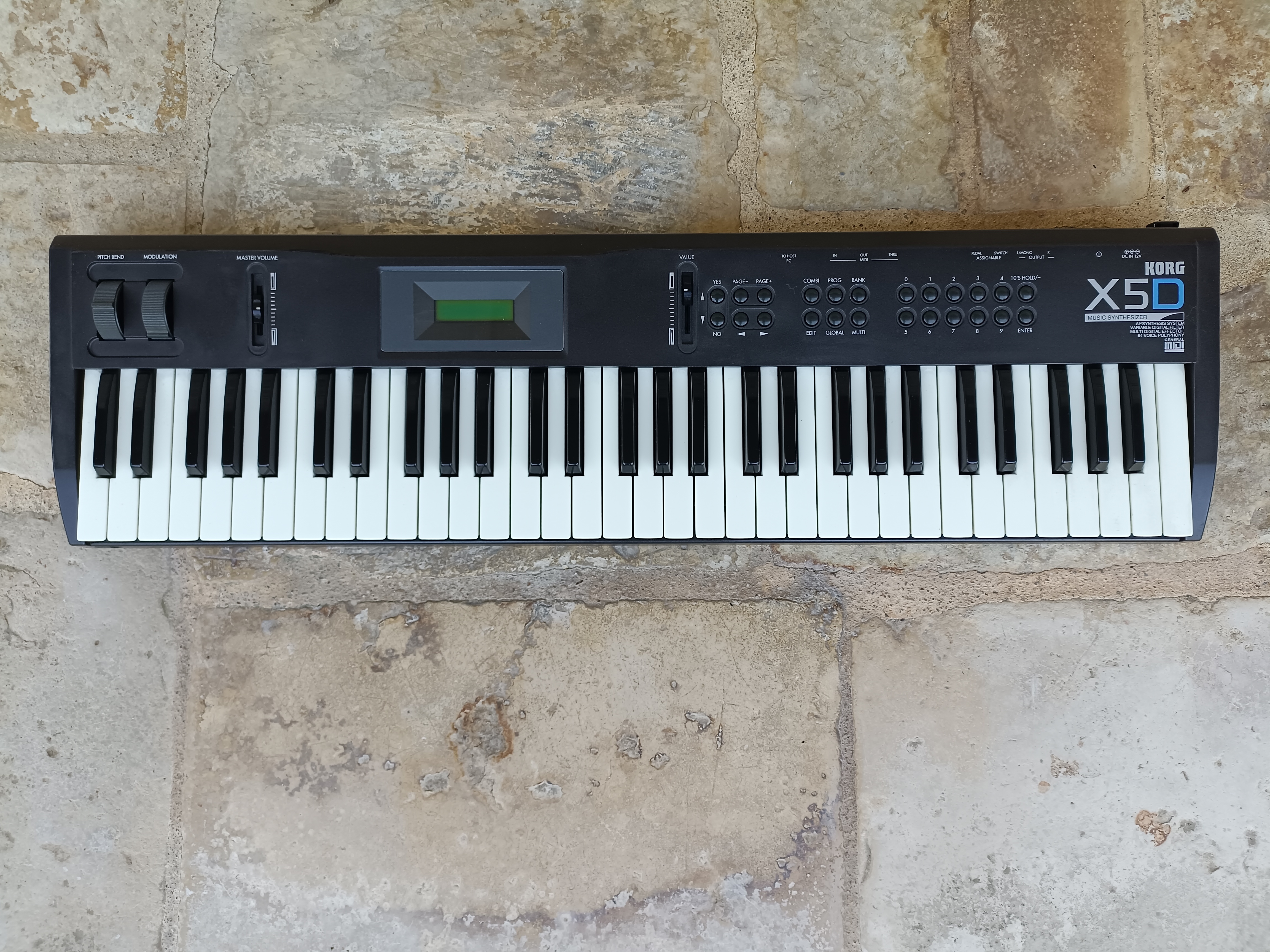 Vends Synthé Korg X5D