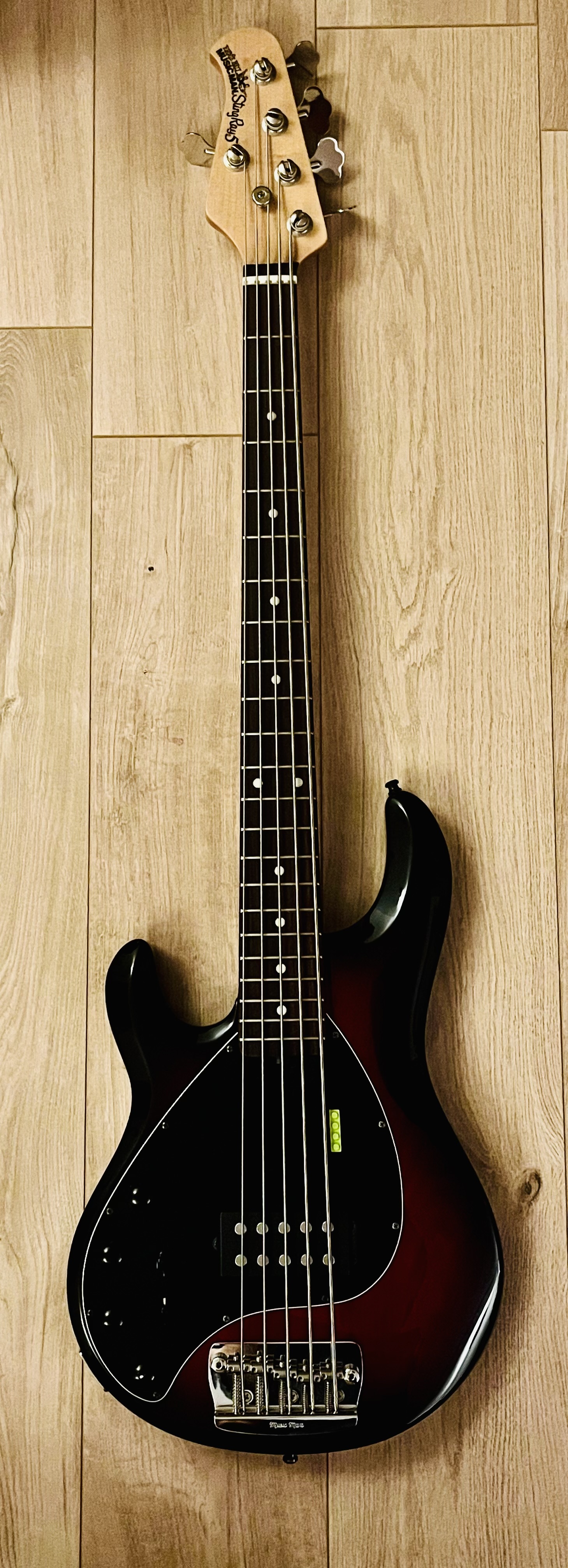 Music Man Stingray V Lefty / Gaucher Black Cherry Burst