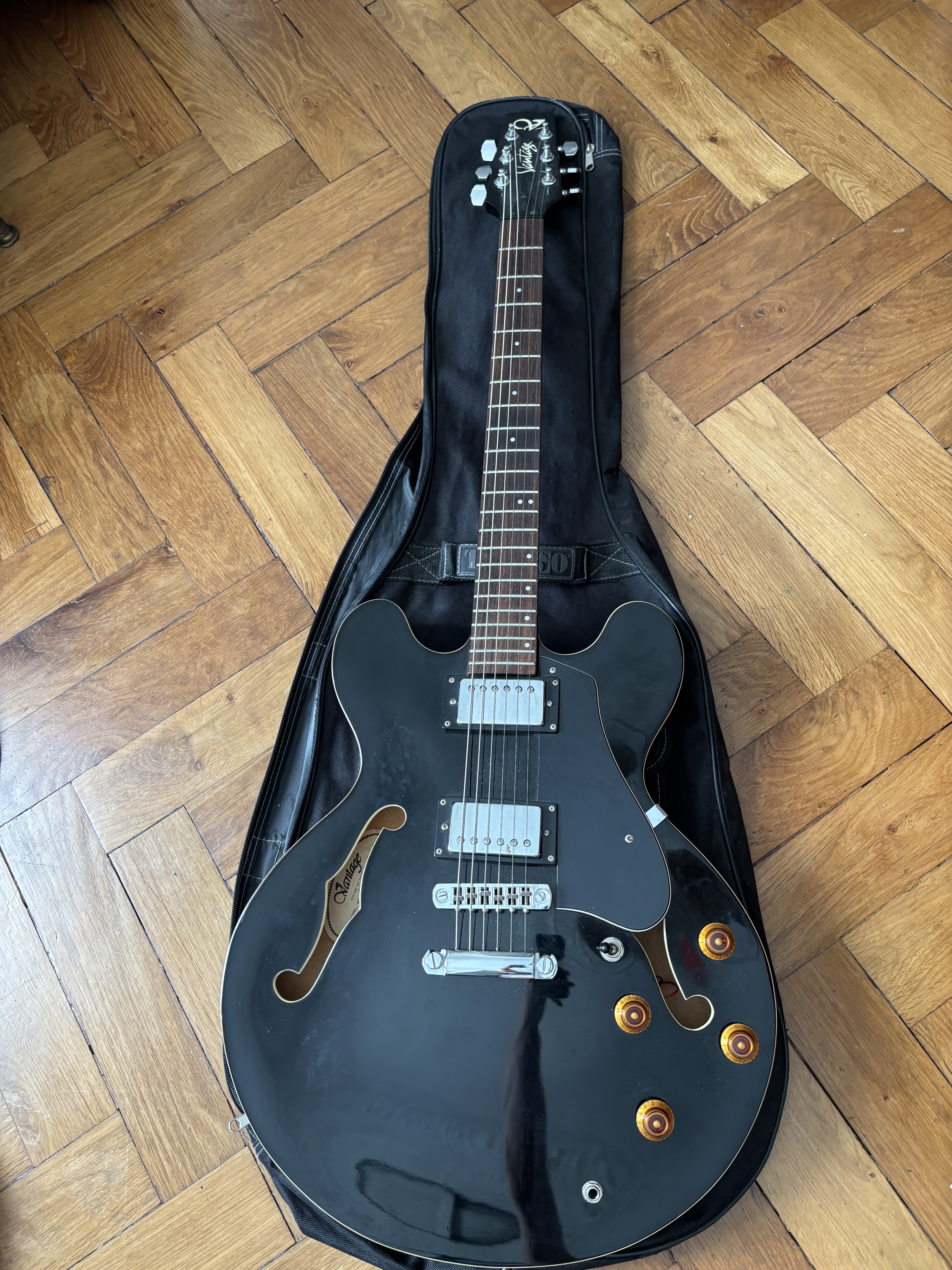 à vendre Guitare Vantage 635v