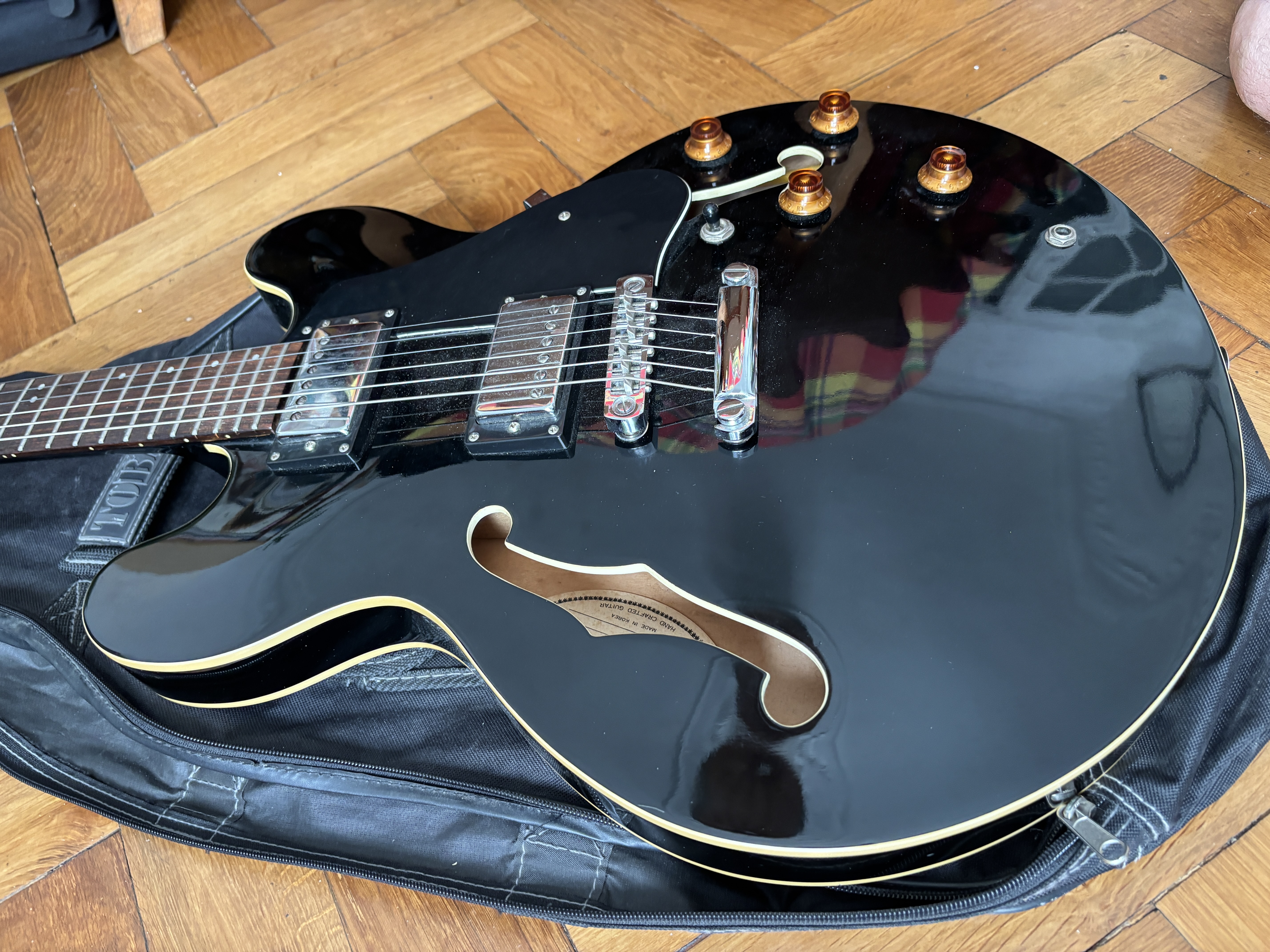 à vendre Guitare Vantage 635v