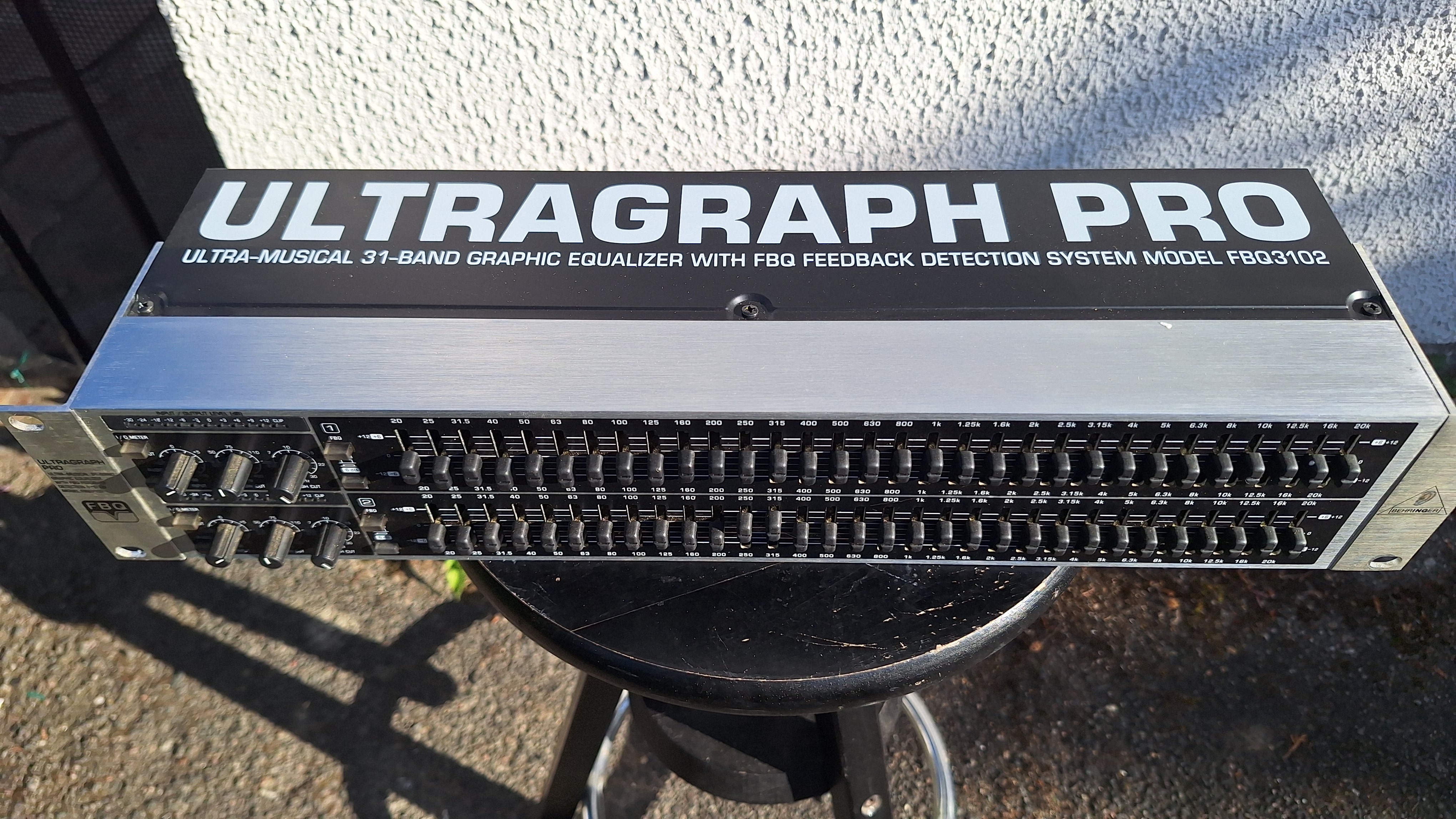 Vends équaliseur graphique Behringer Ultragraph FBQ-Pro FBQ3102
