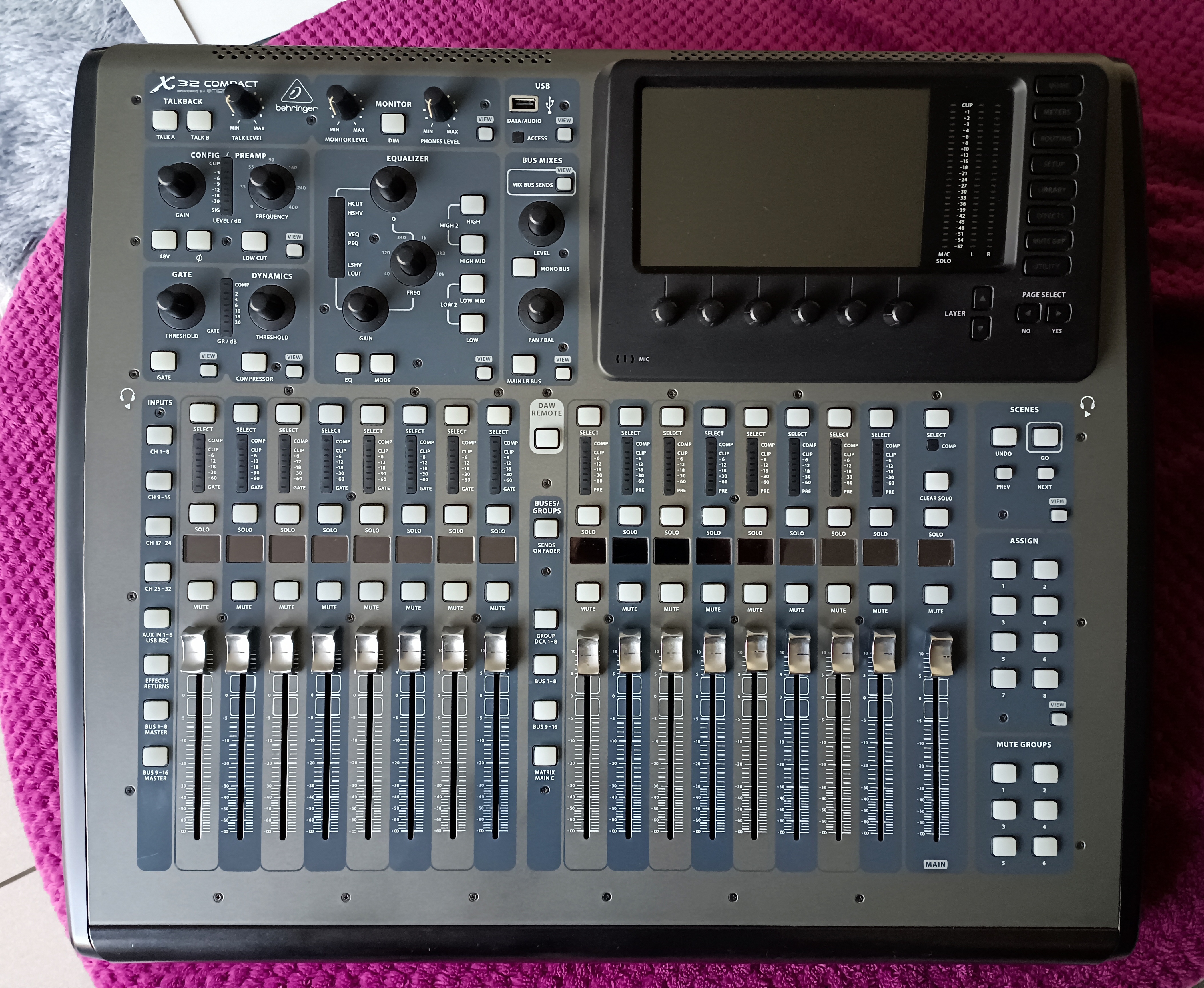 Vends table de mixage Behringer X32 Compact + fly Gator