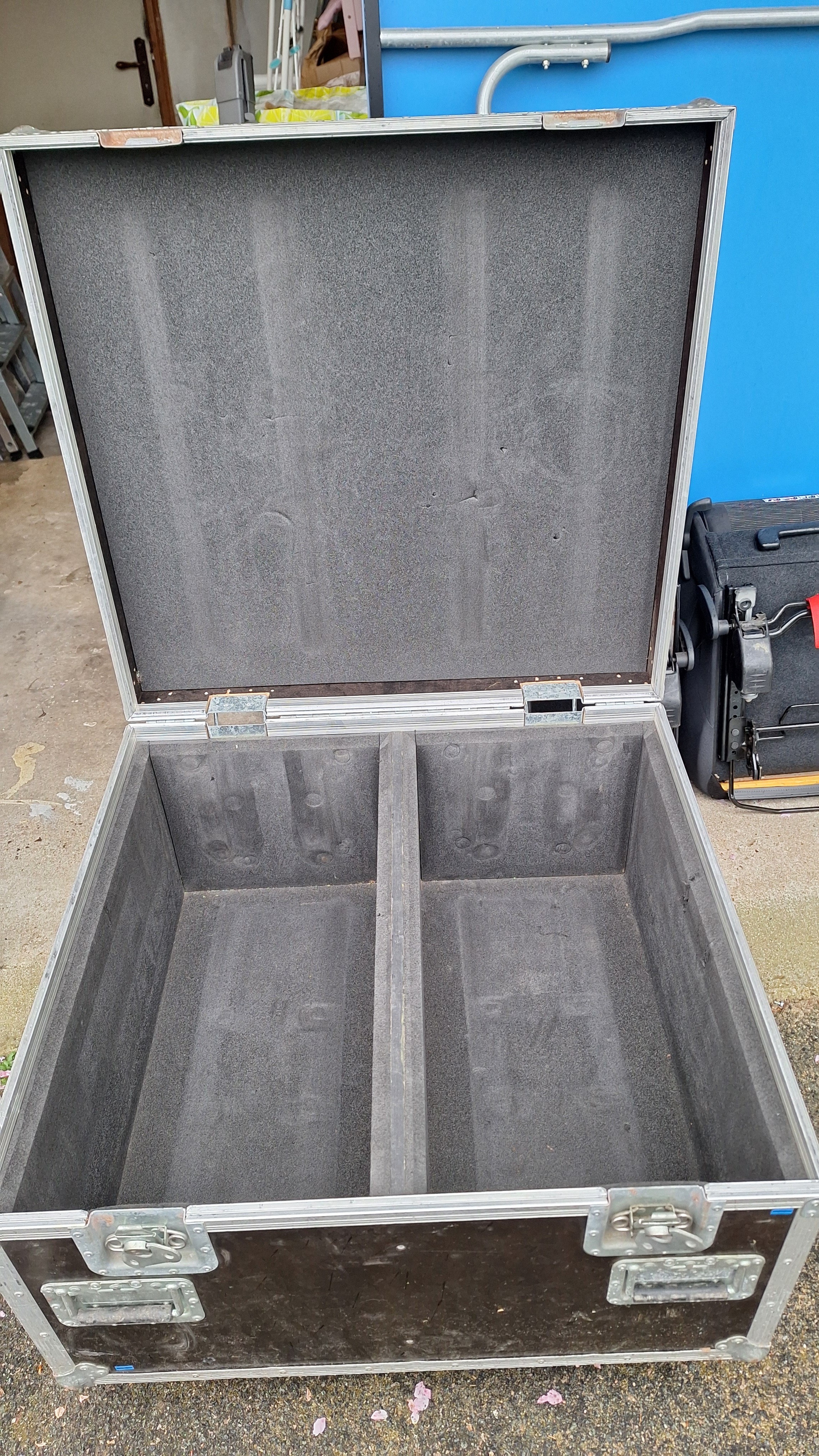 Vends Flightcase pour Enceintes RCF