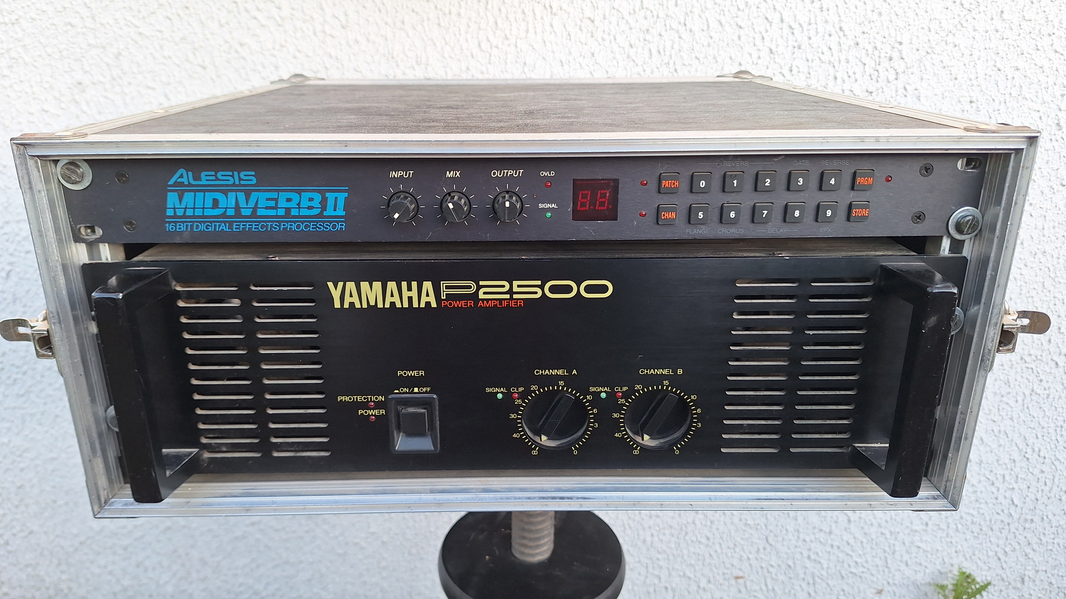 Vends YAMAHA P2500 + ALESIS MIDIVERB II en rack