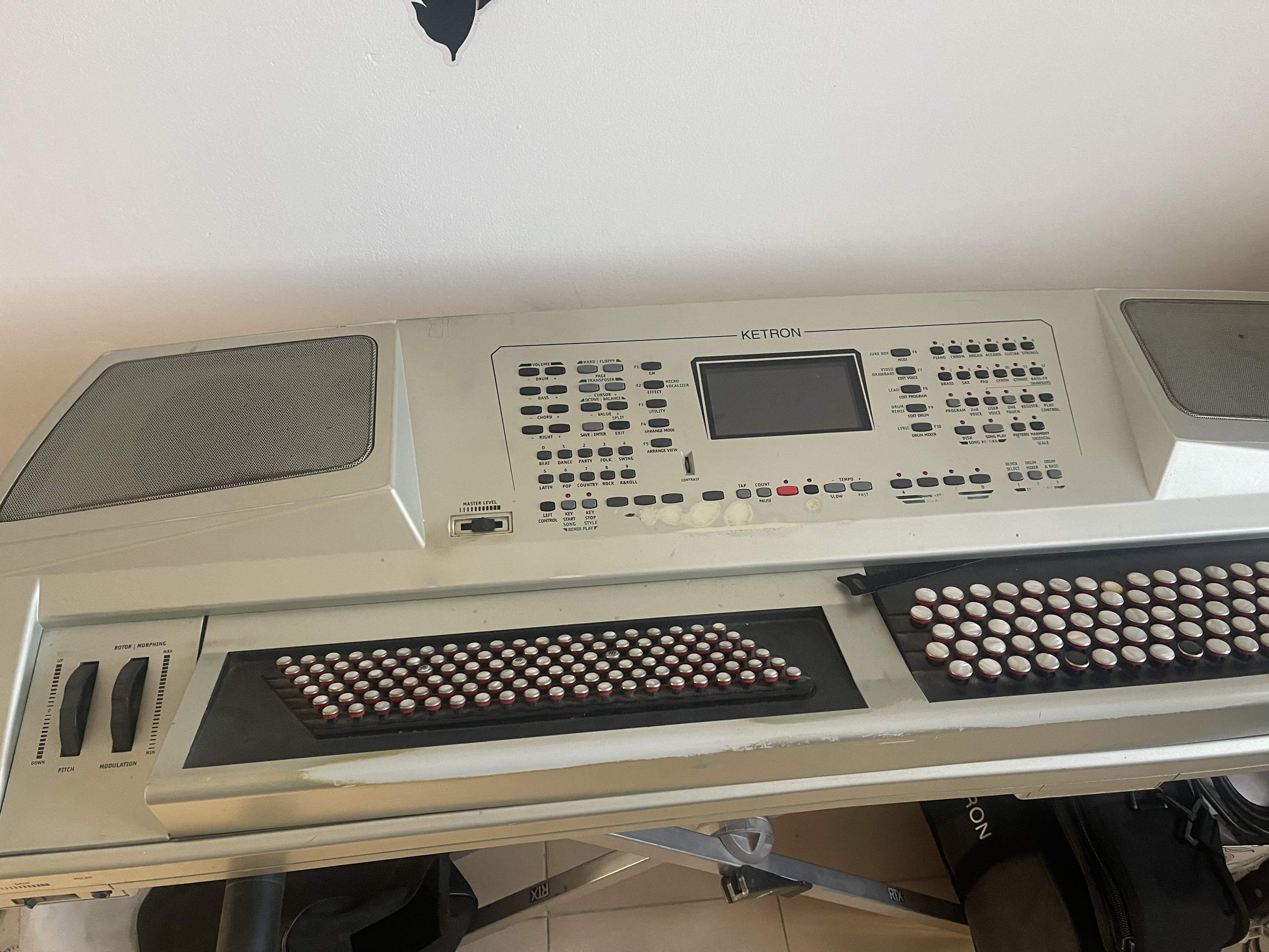 VENDS CLAVIER BOUTON KETRON MODELE XD8 TRES BON ETAT