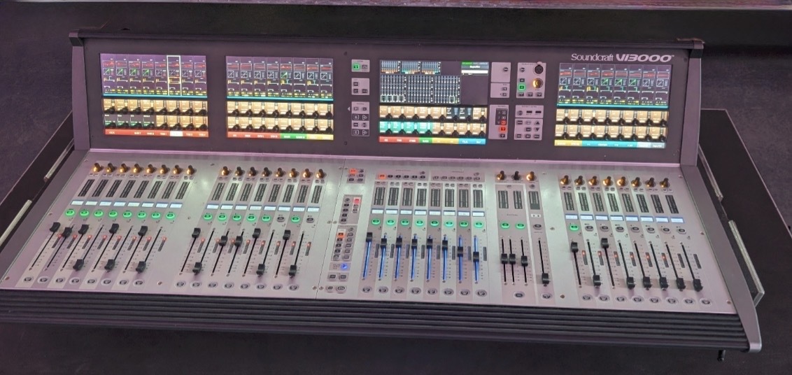 Vi3000 soundcraft en flight case 