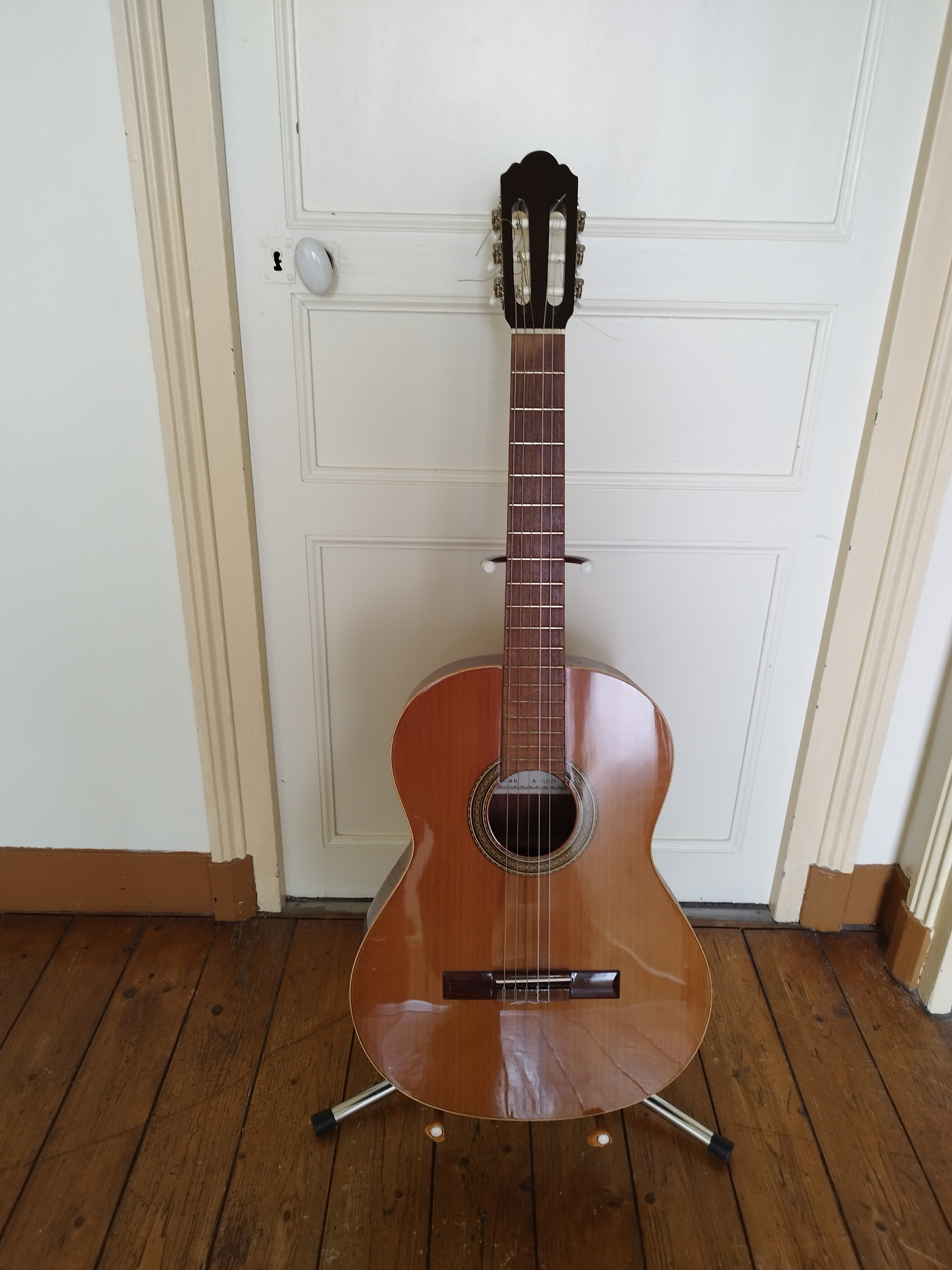 Vends Guitare Classique Alhambra 2C