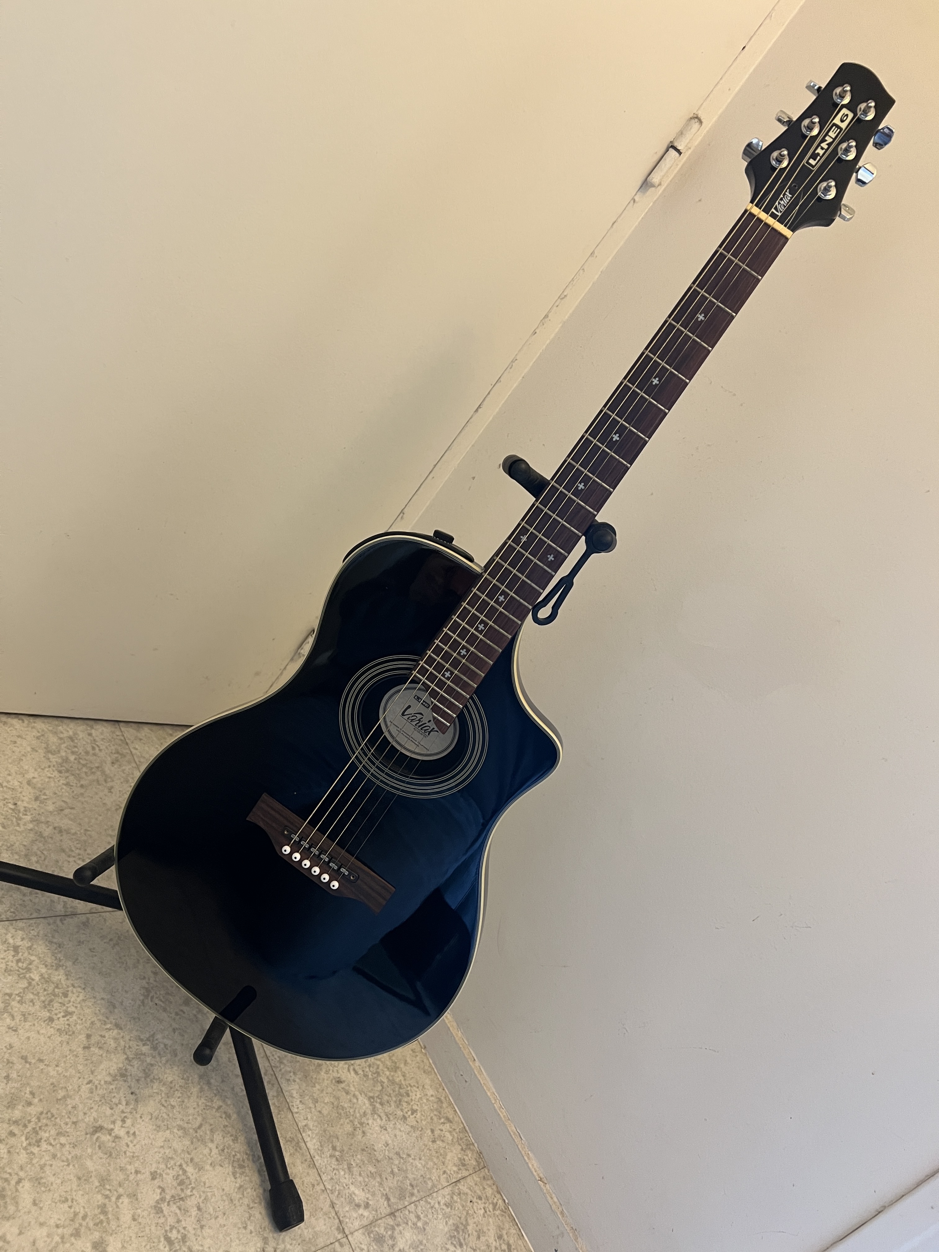 Vends Variax Acoustic 700 comme neuve 