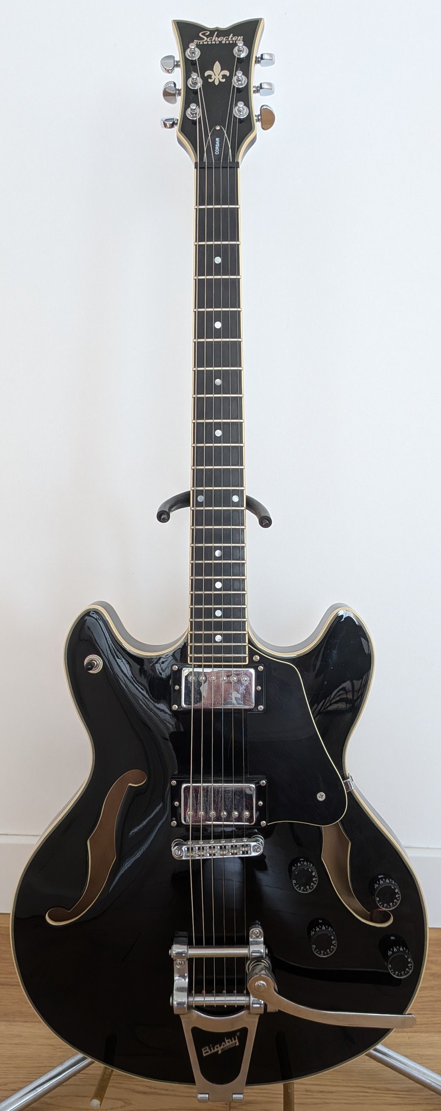 Vends cette superbe SHECTER Corsair achetée en 2015.