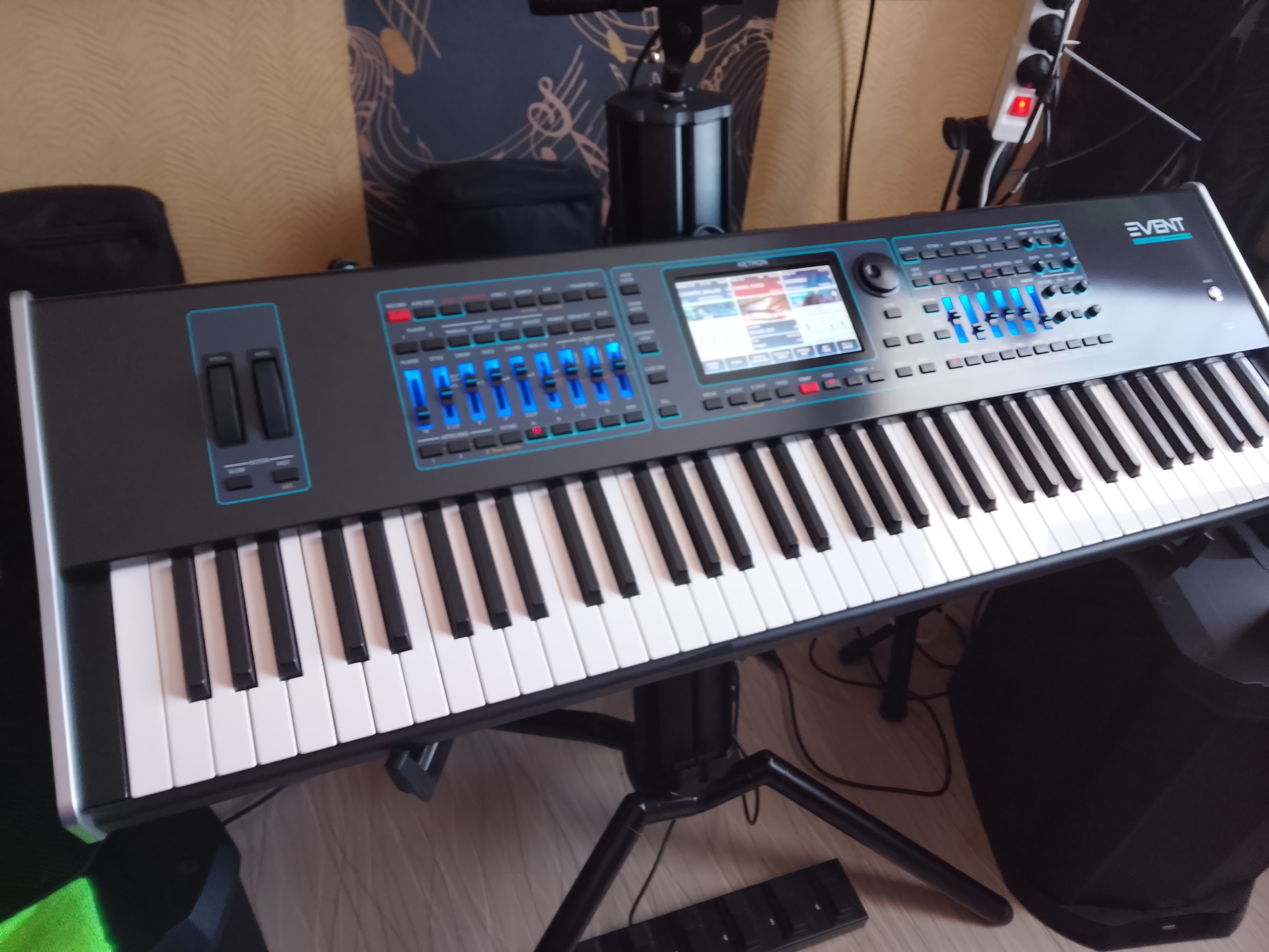 Ketron event 76  V ou E contre ketron eventx  et reprise ketron sd90