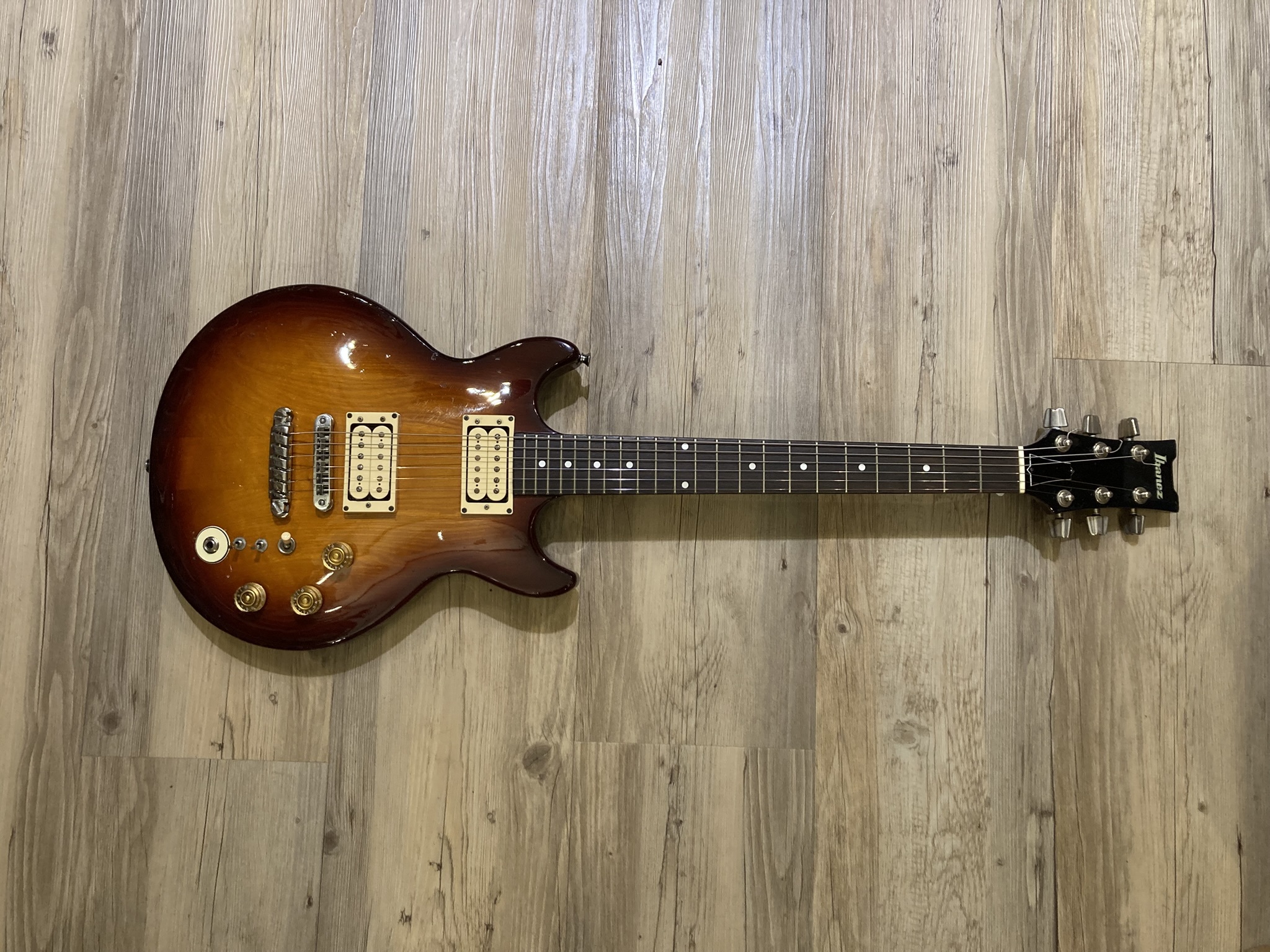 IBANEZ - AR30 1982 + Étui