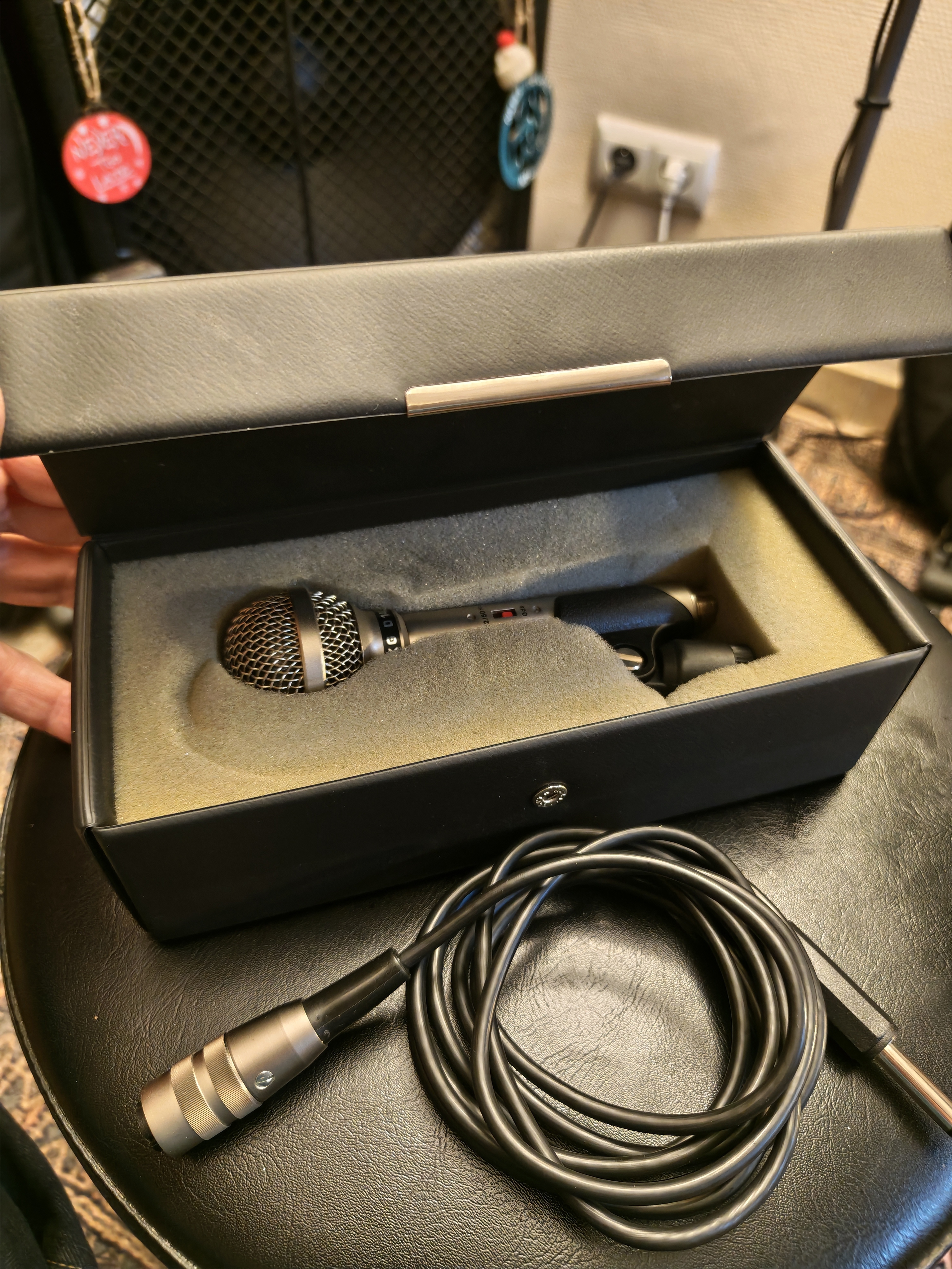 Microphone vintage AKG D140C en bon état