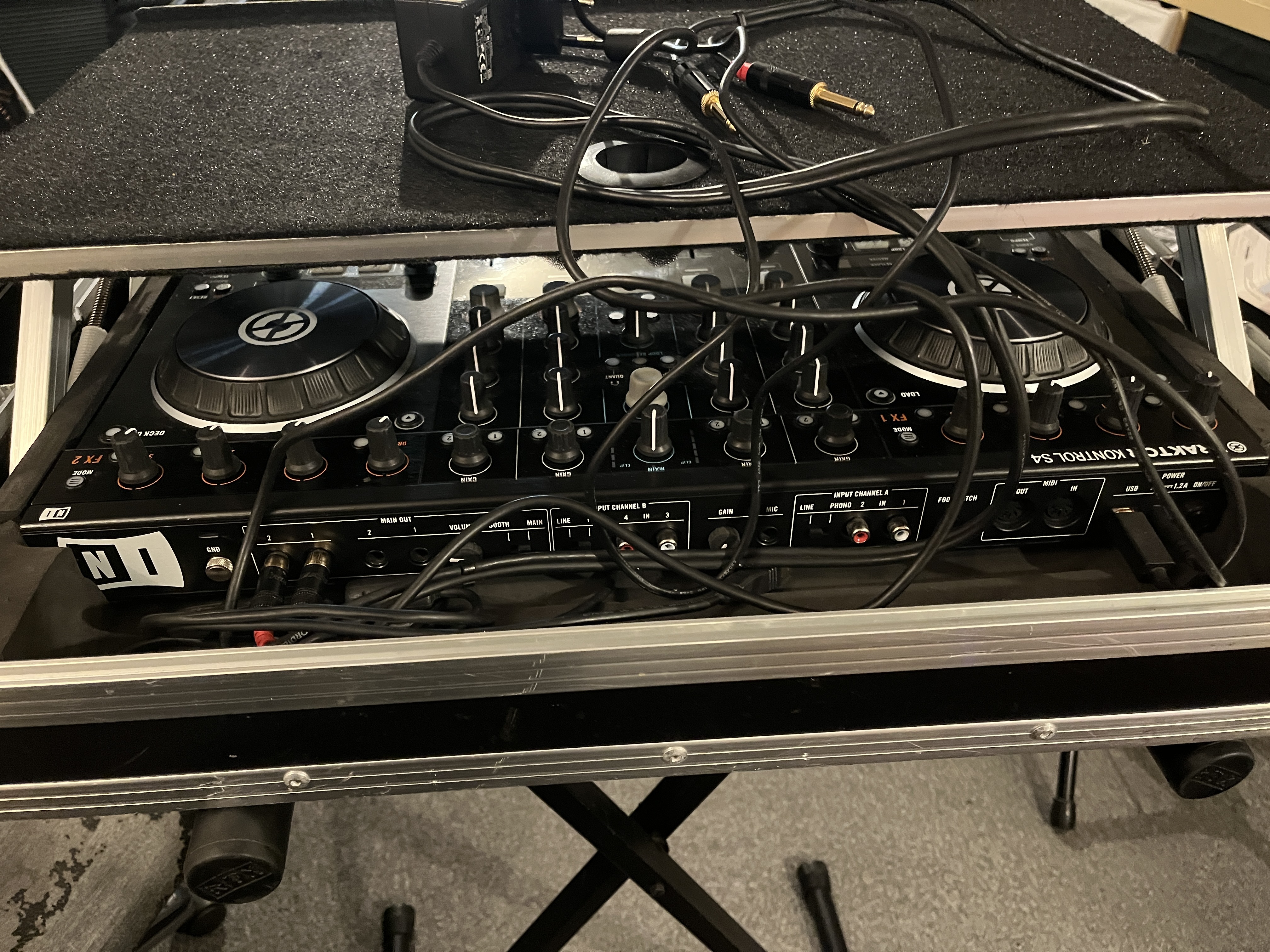 Vends Traktor S4 MK2 en fly 