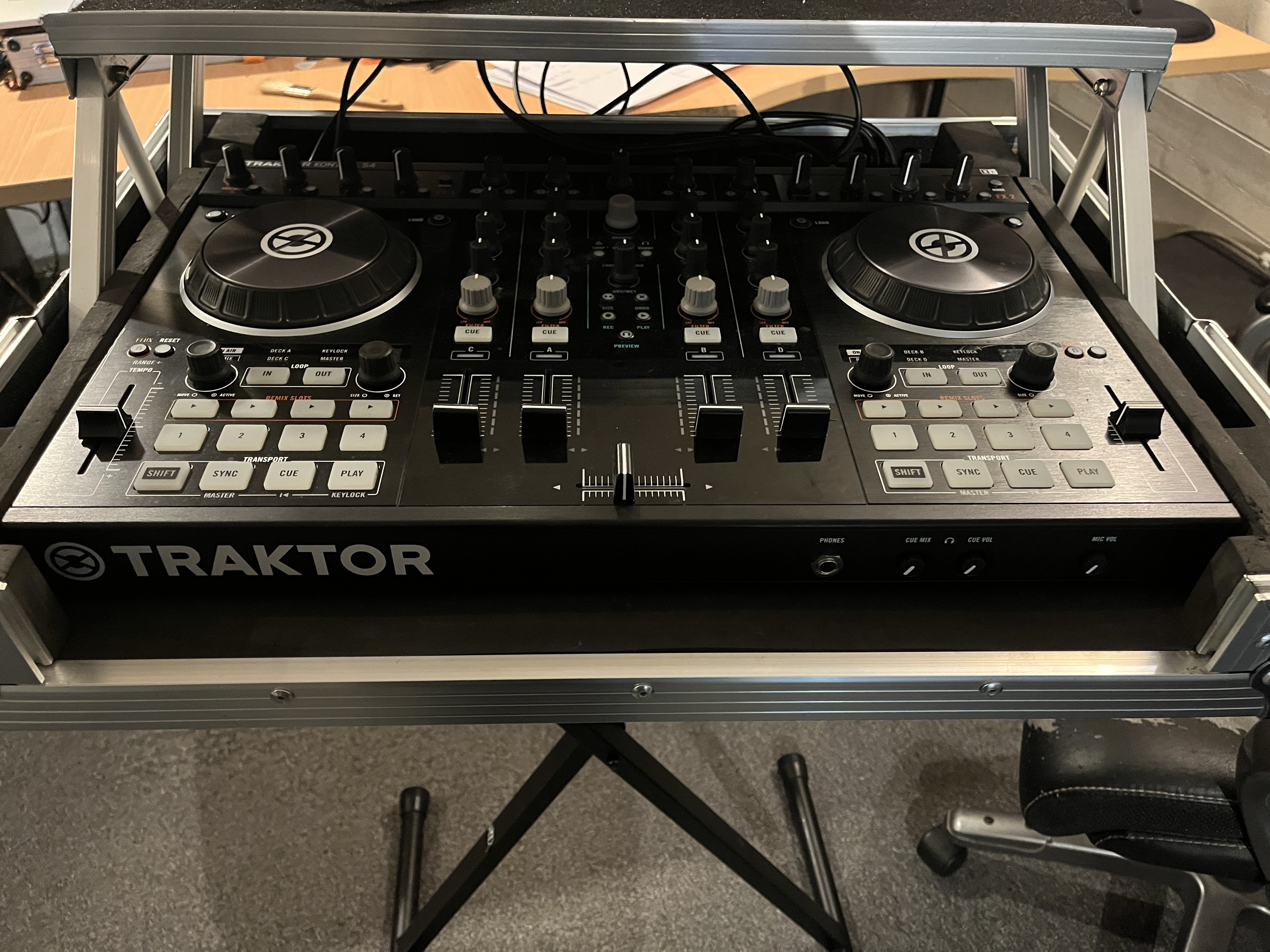 Native Instruments Traktor Kontrol S4 mk2 (73426)