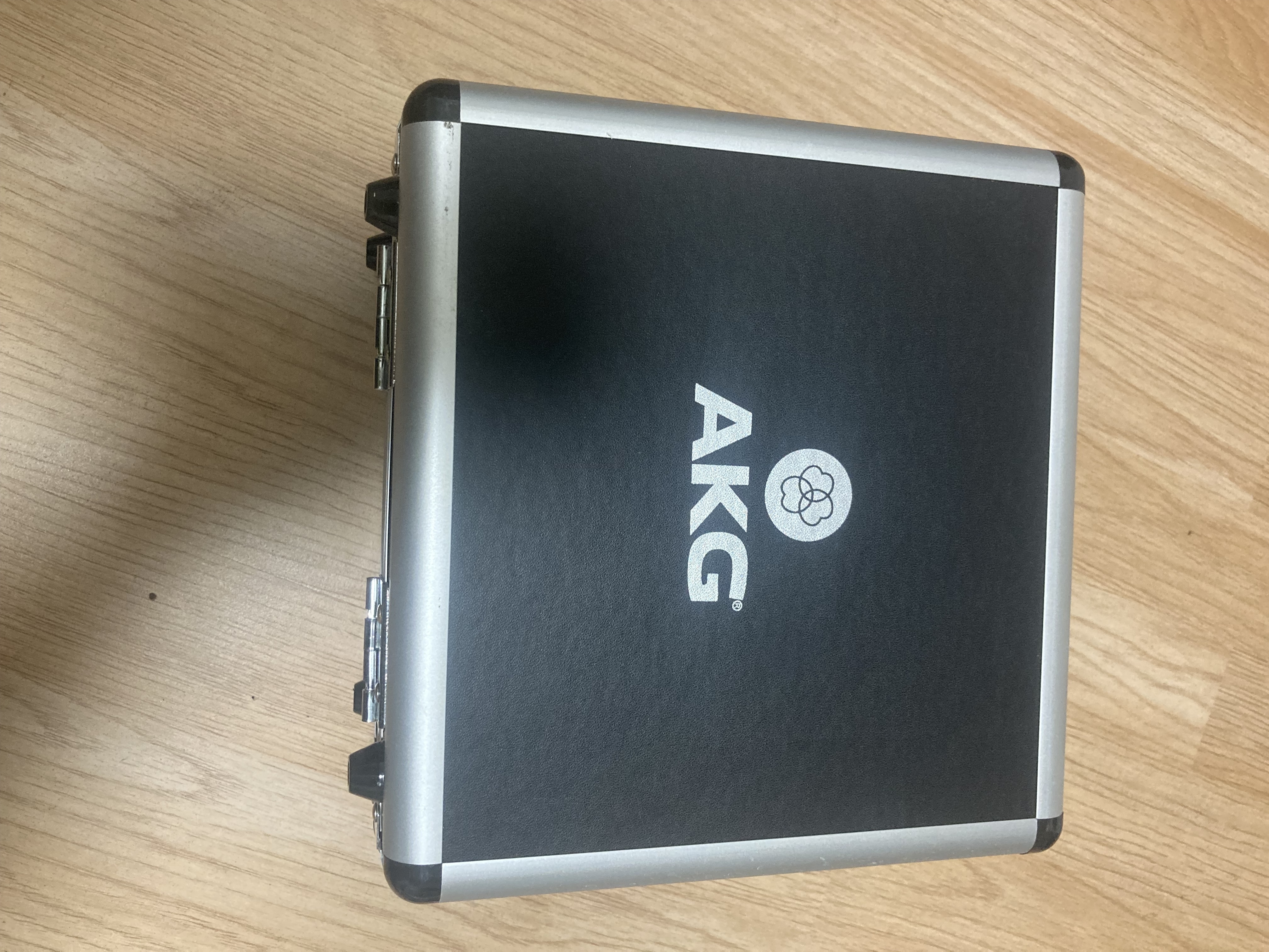 Vends Microphone AKG P420