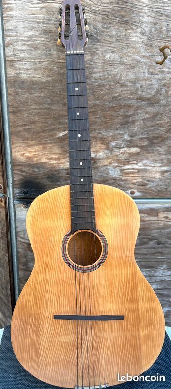 Rare guitare ancienne en épicéa