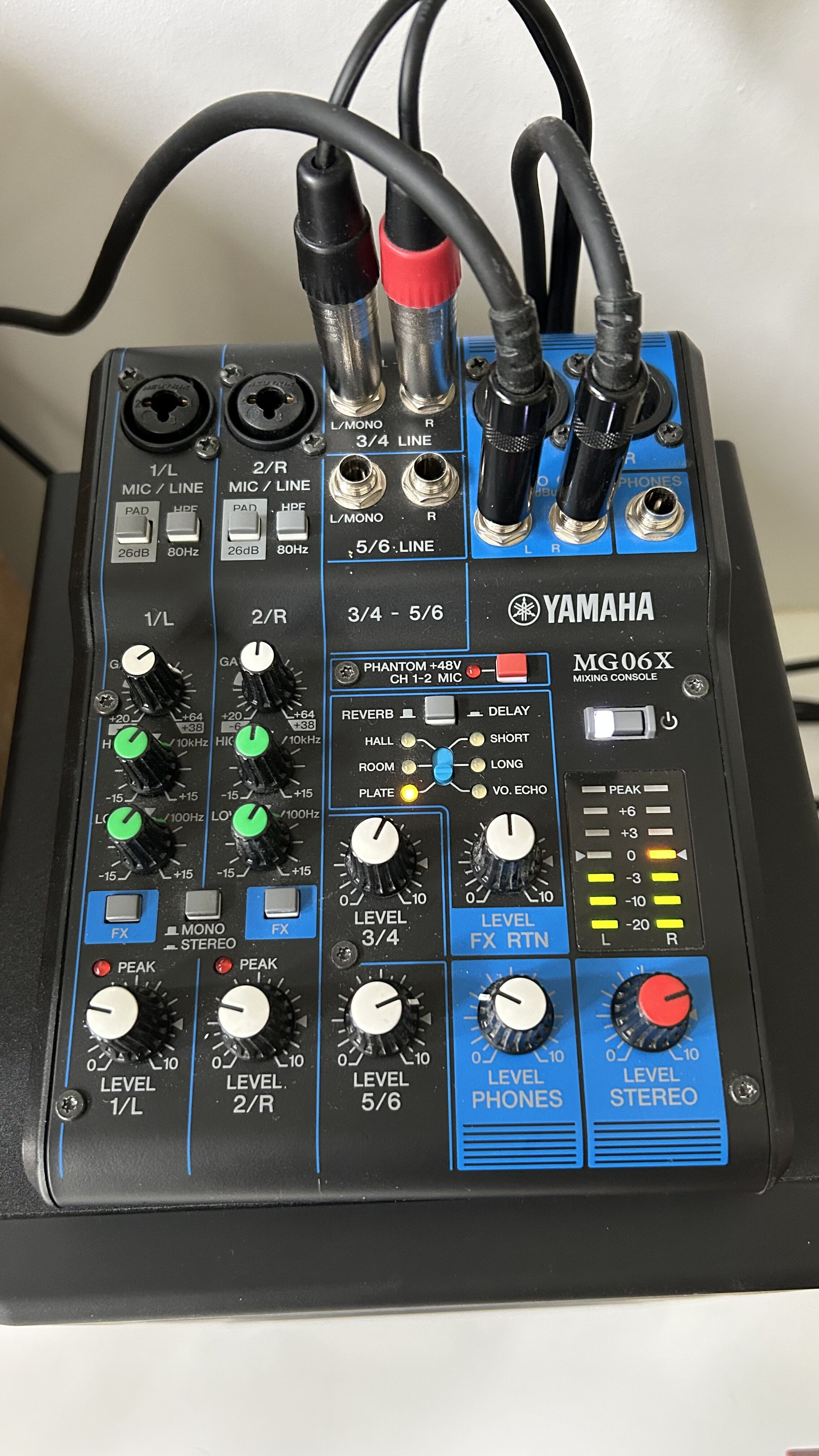 Vends console de mixage Yamaha MG06X.