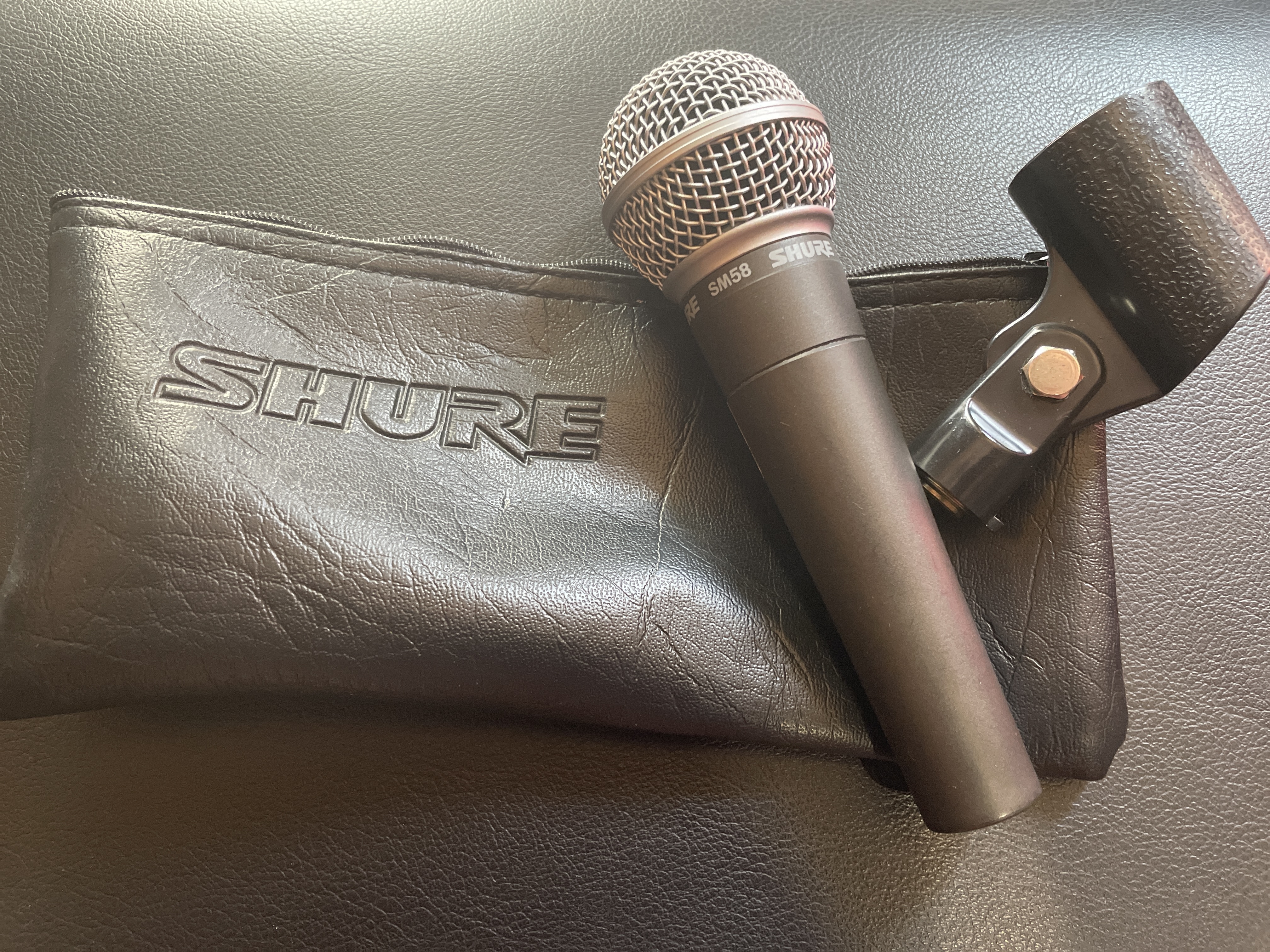 2x Shure SM58 – Excellent état – Housse + pince incluses