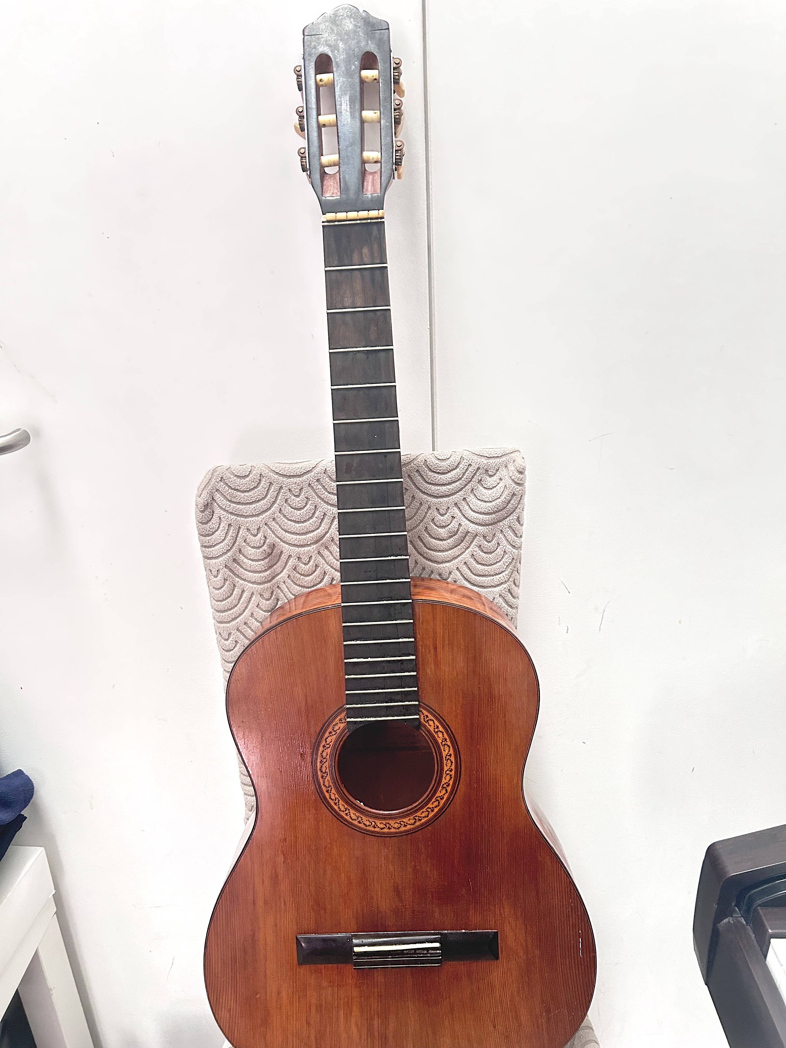 Rare guitare signée Jacques CASTELLUCCIA faite main