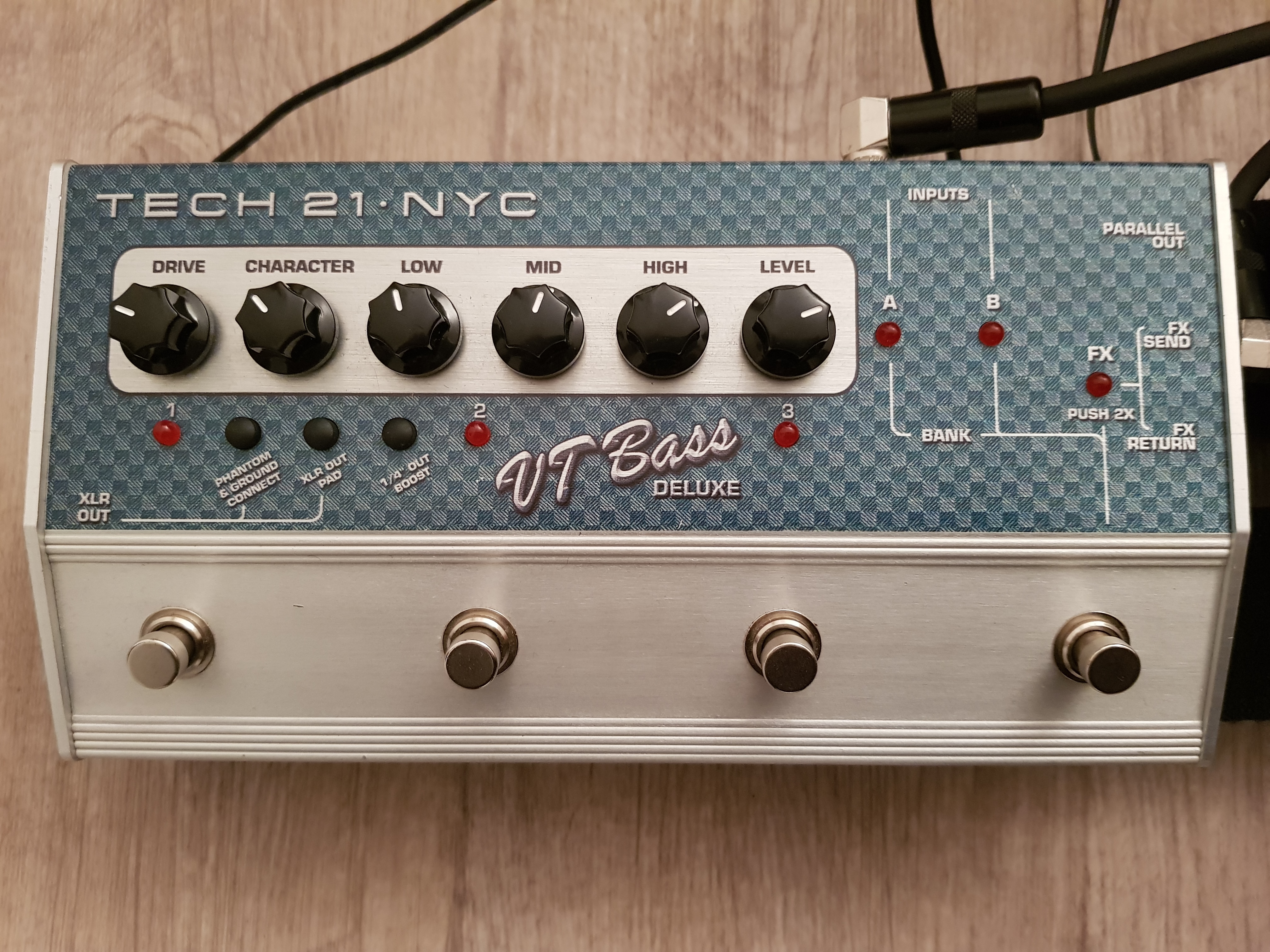 Tech 21 VT Bass Deluxe – Préampli SansAmp analogique – Son Ampeg SVT