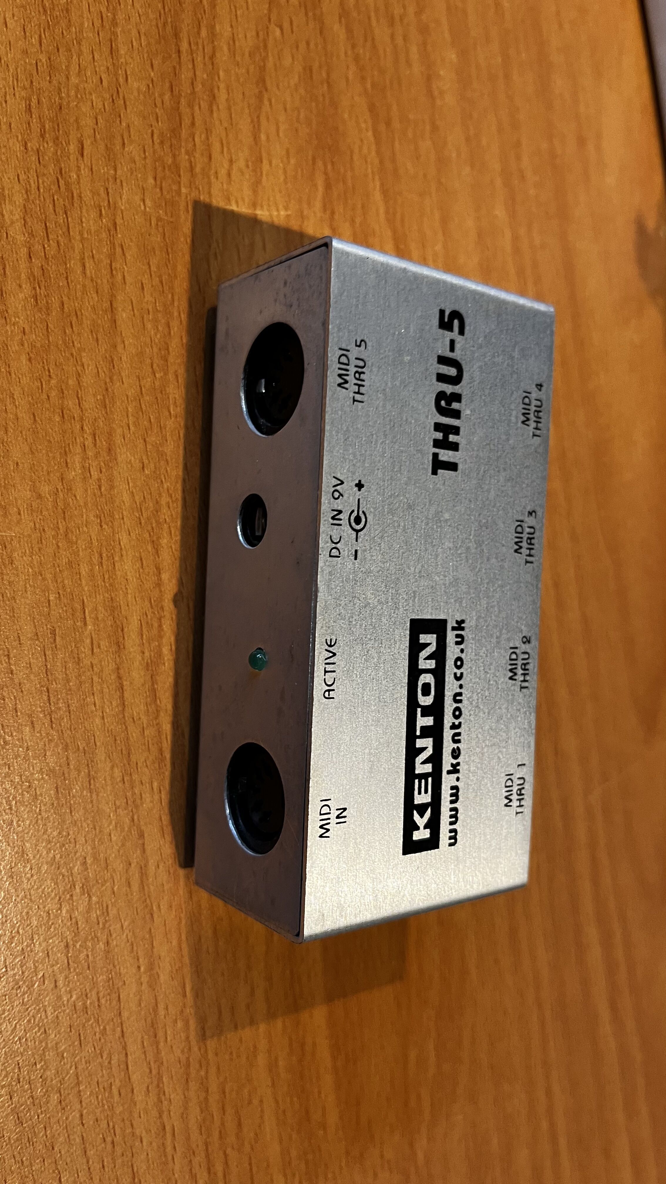 Vend Midi Splitter Kenton Thru 5