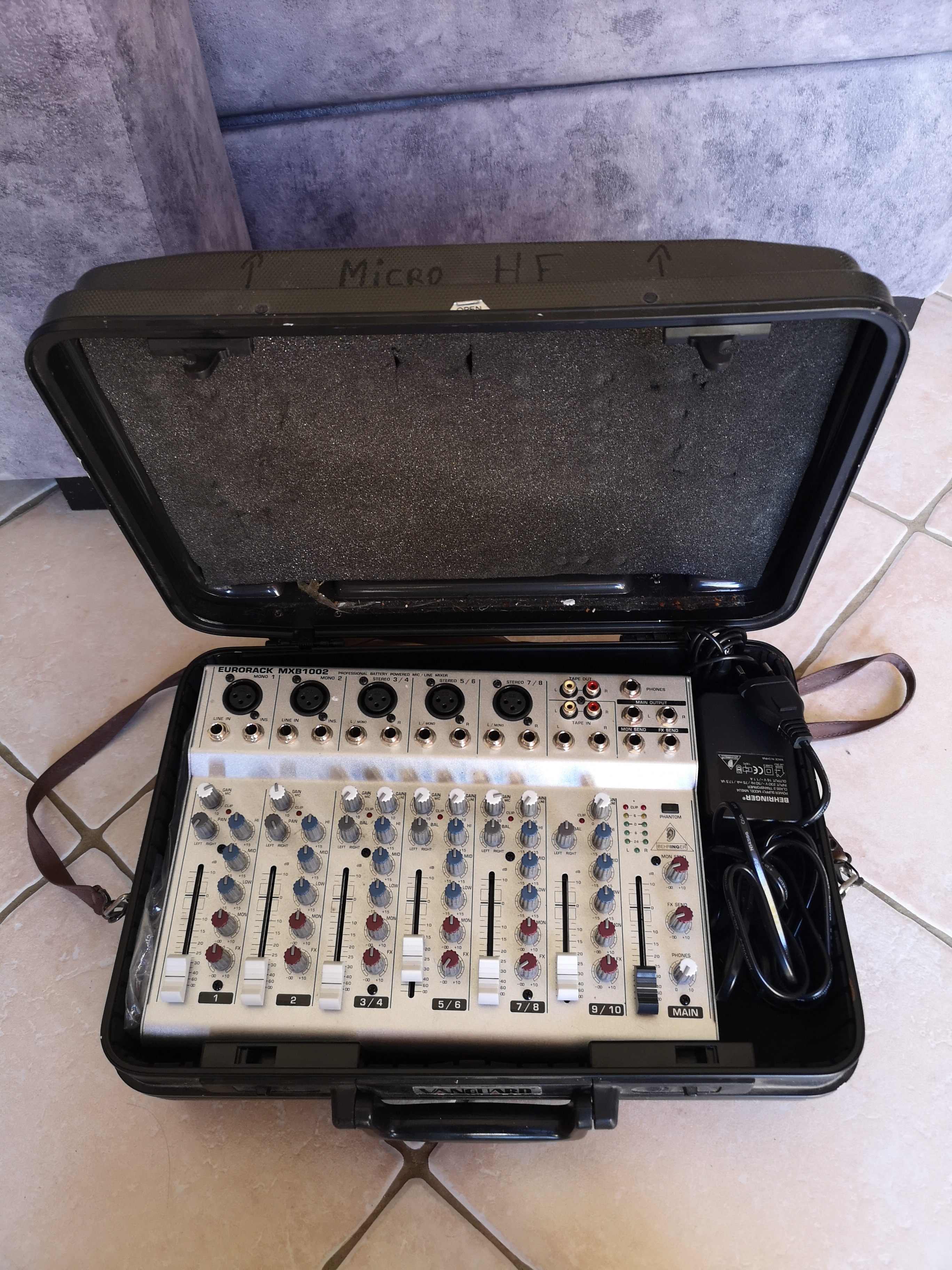 Vends table de mixage Behringer Eurorack MXB 1002