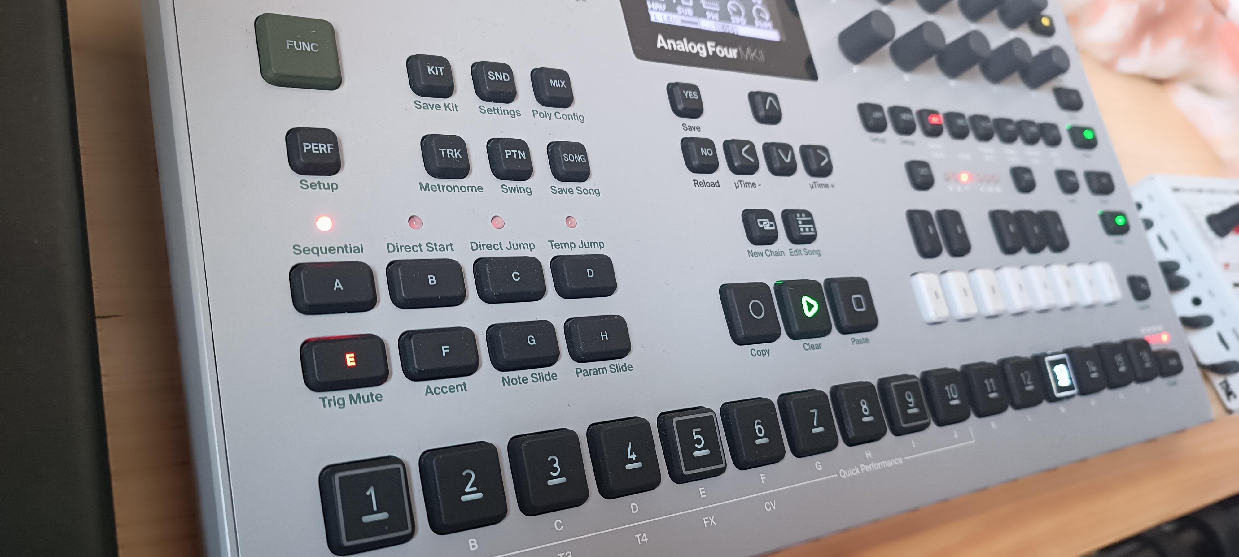 Elektron Analog Four MKII (25665)