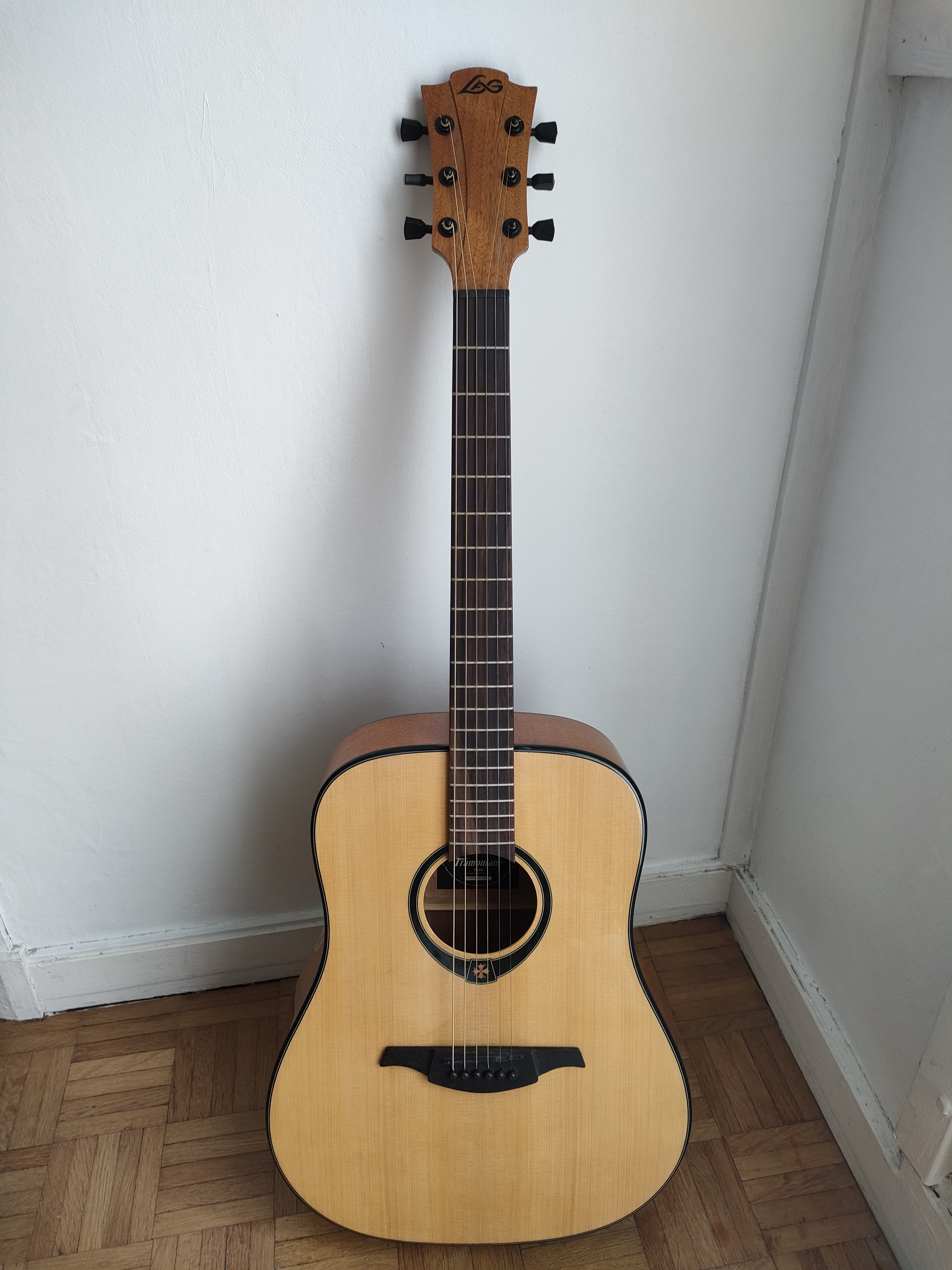 Guitare LAG tramontane T66D dreadnought 