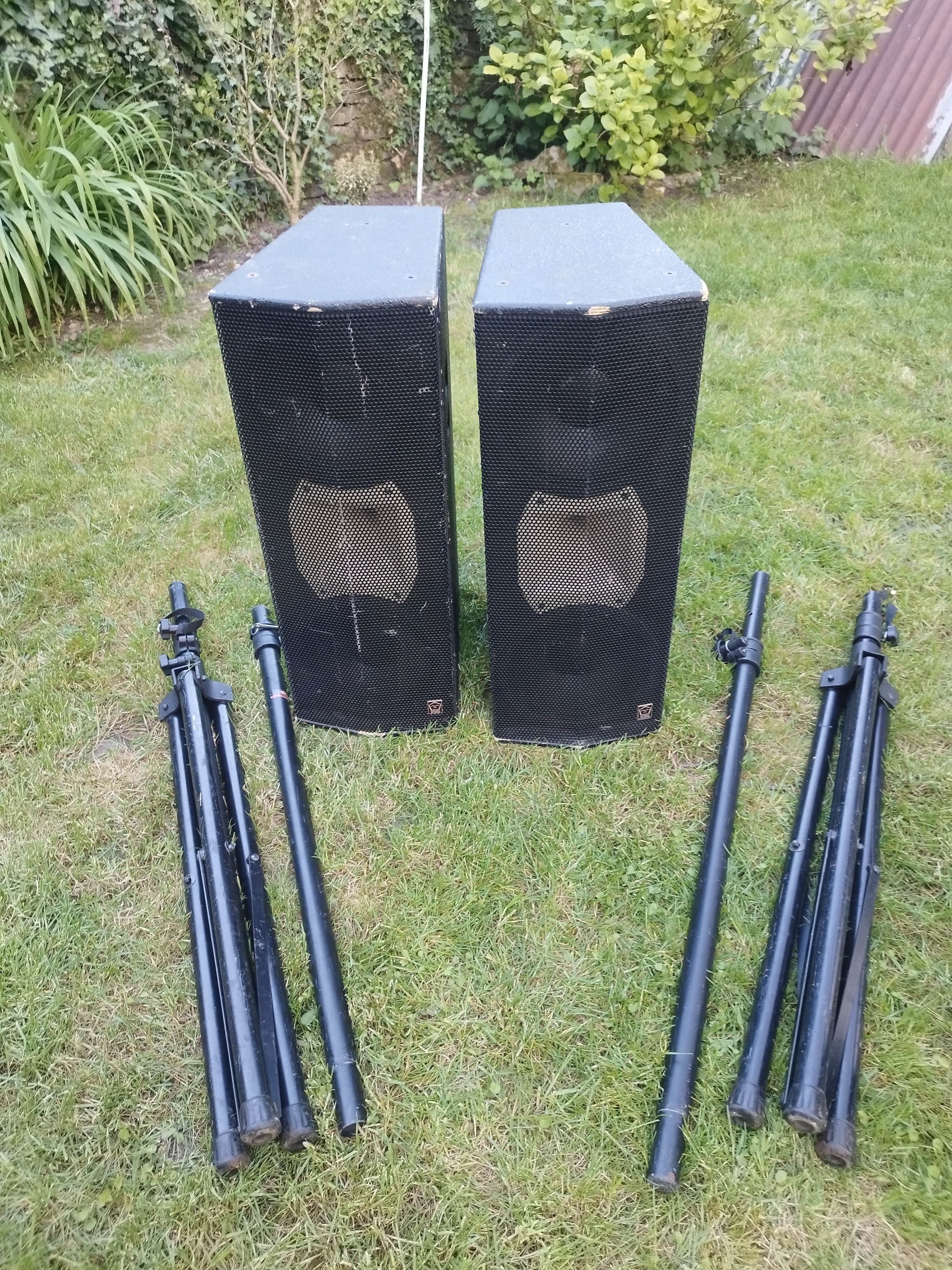 2 enceintes MARK AUDIO AS102