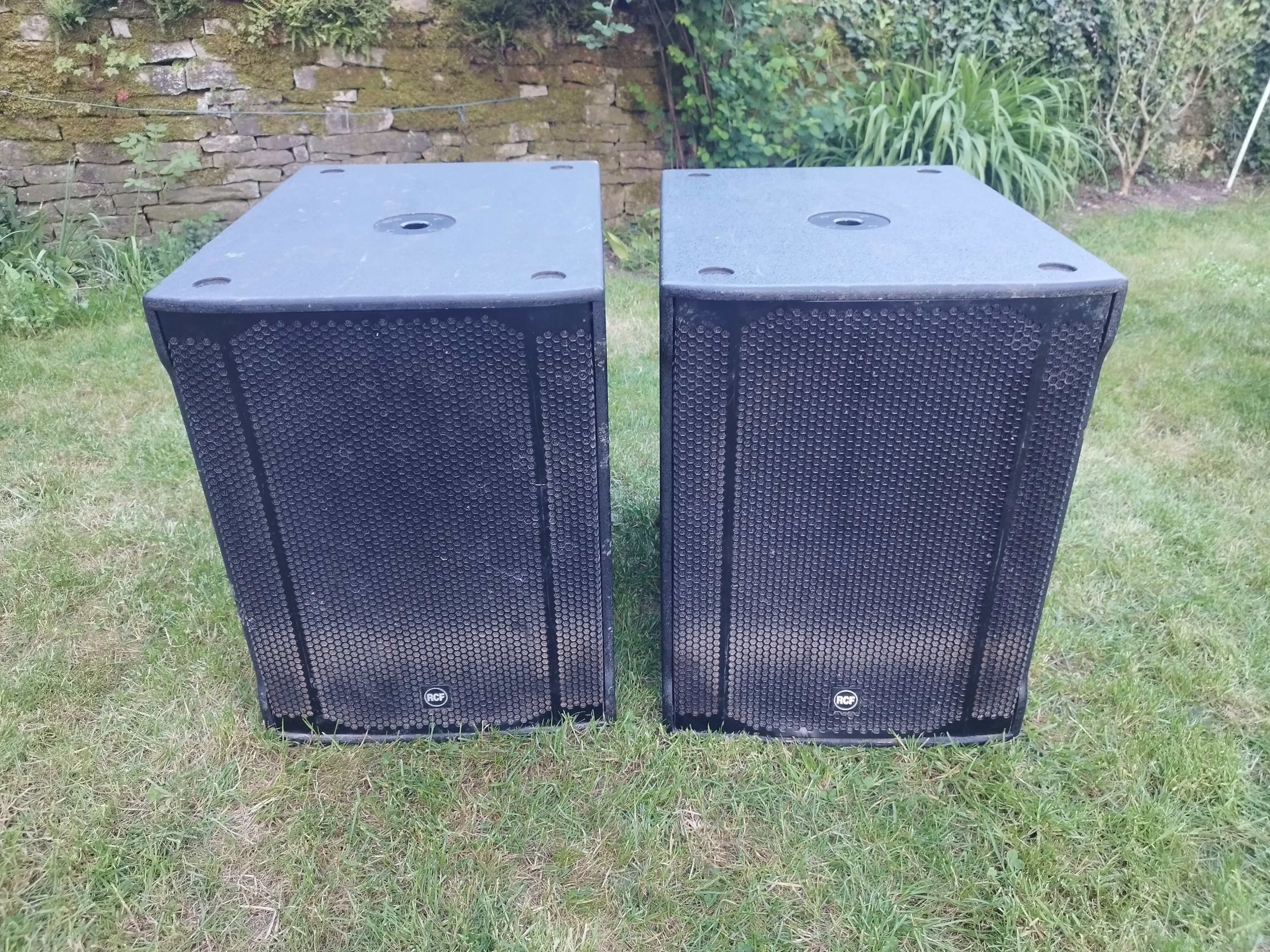 2 enceintes RCF SUB 8003 ASII
