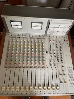 Vends console 10 voix+stéréo bus