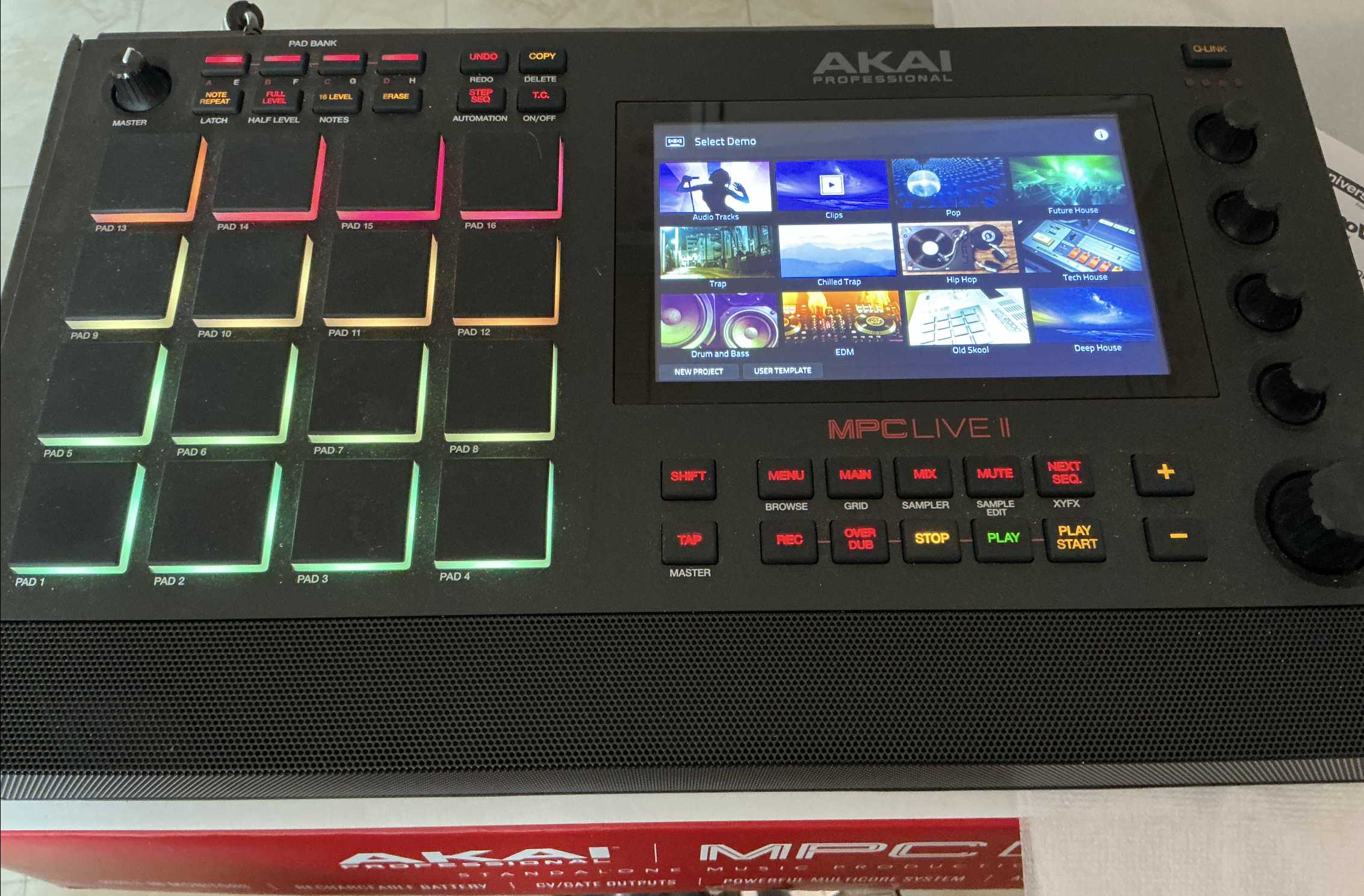  Vends Mpc Live 2 avec Ssd Sur Paris