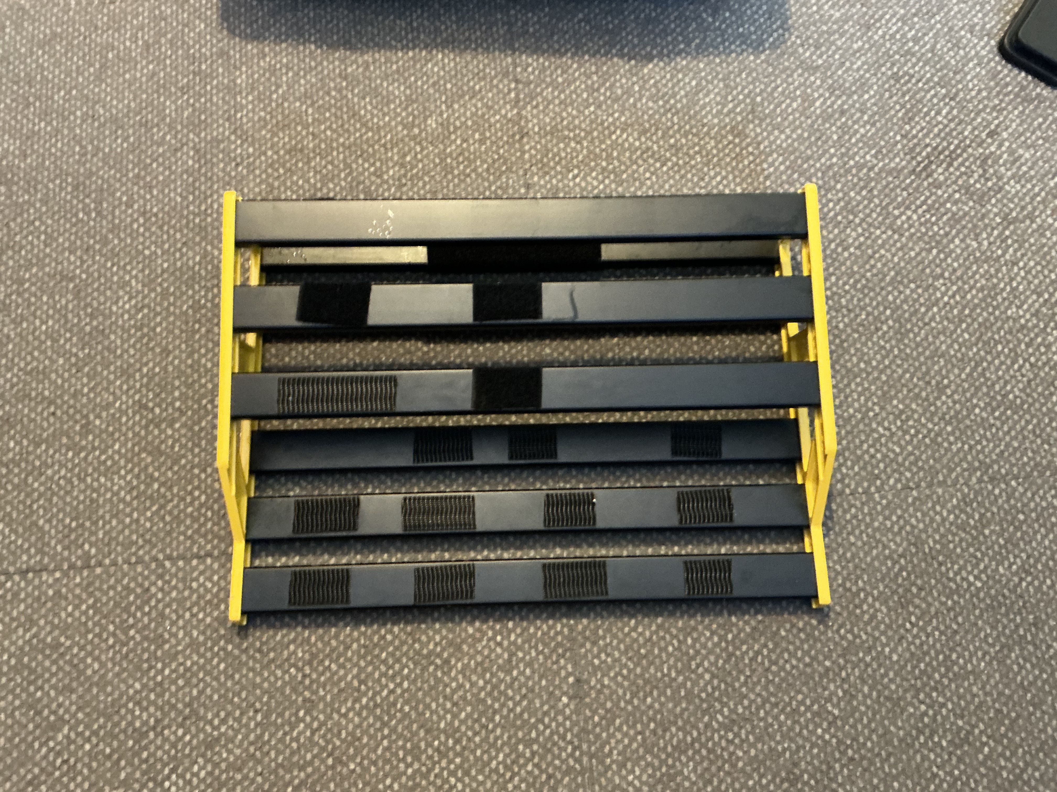 Vends pedalboard BUMBLEBEE NPB-L de NUX avec sa sacoche