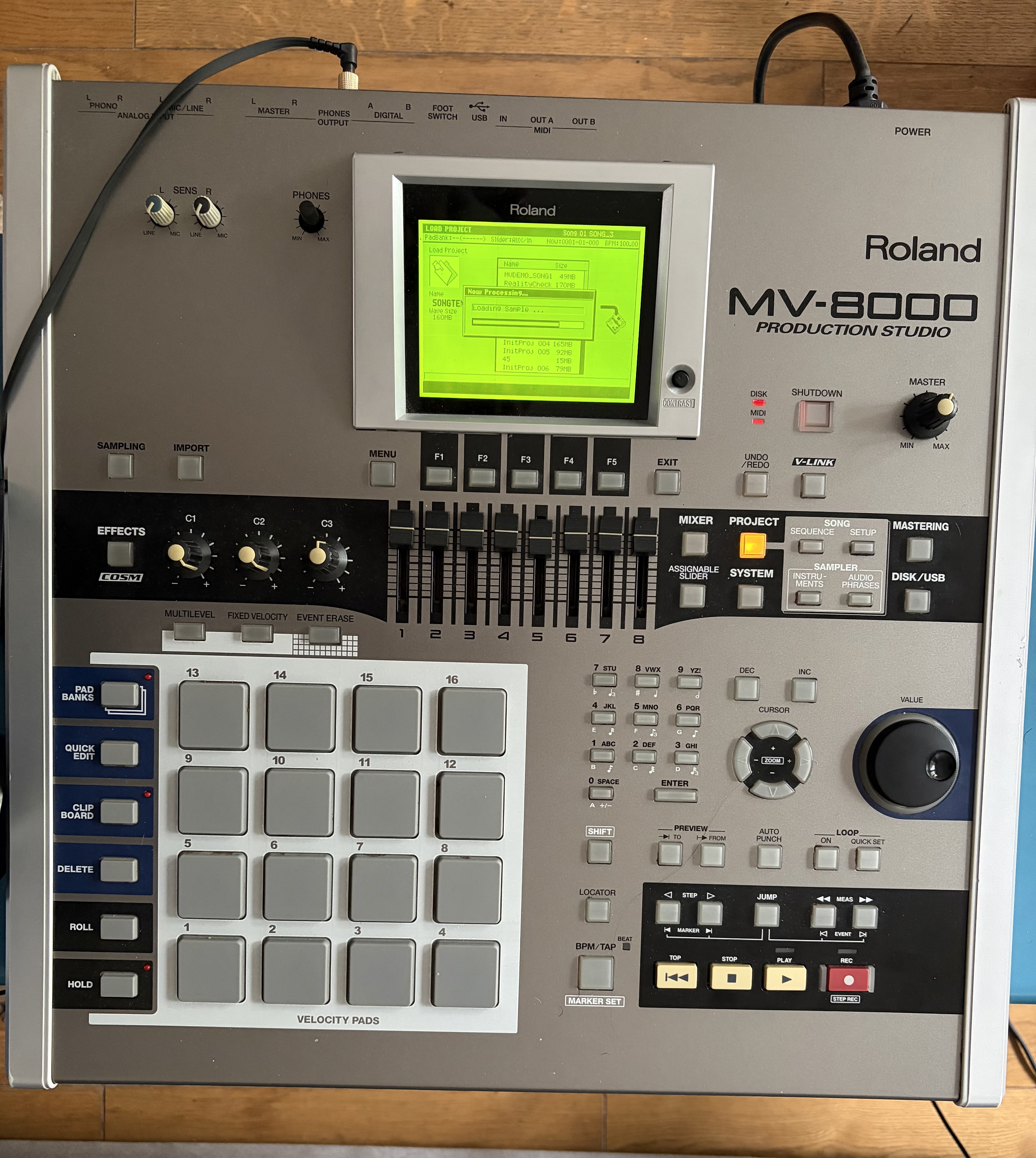 Sampleur Roland MV-8000
