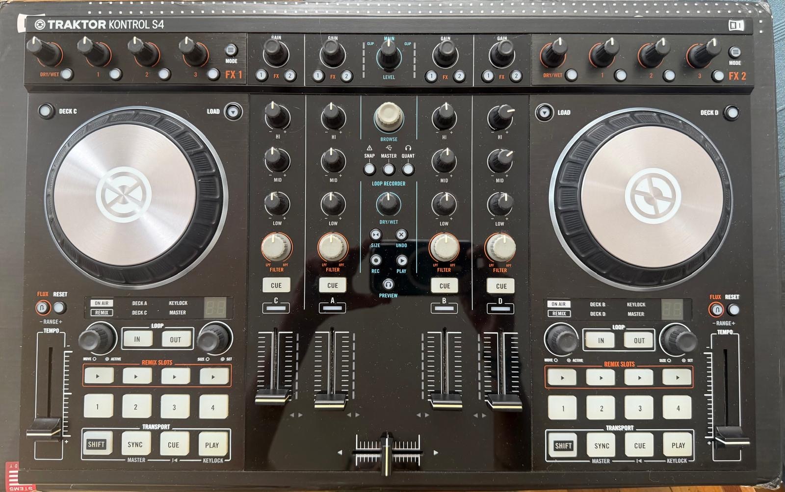 Vends Traktor Kontrol S4