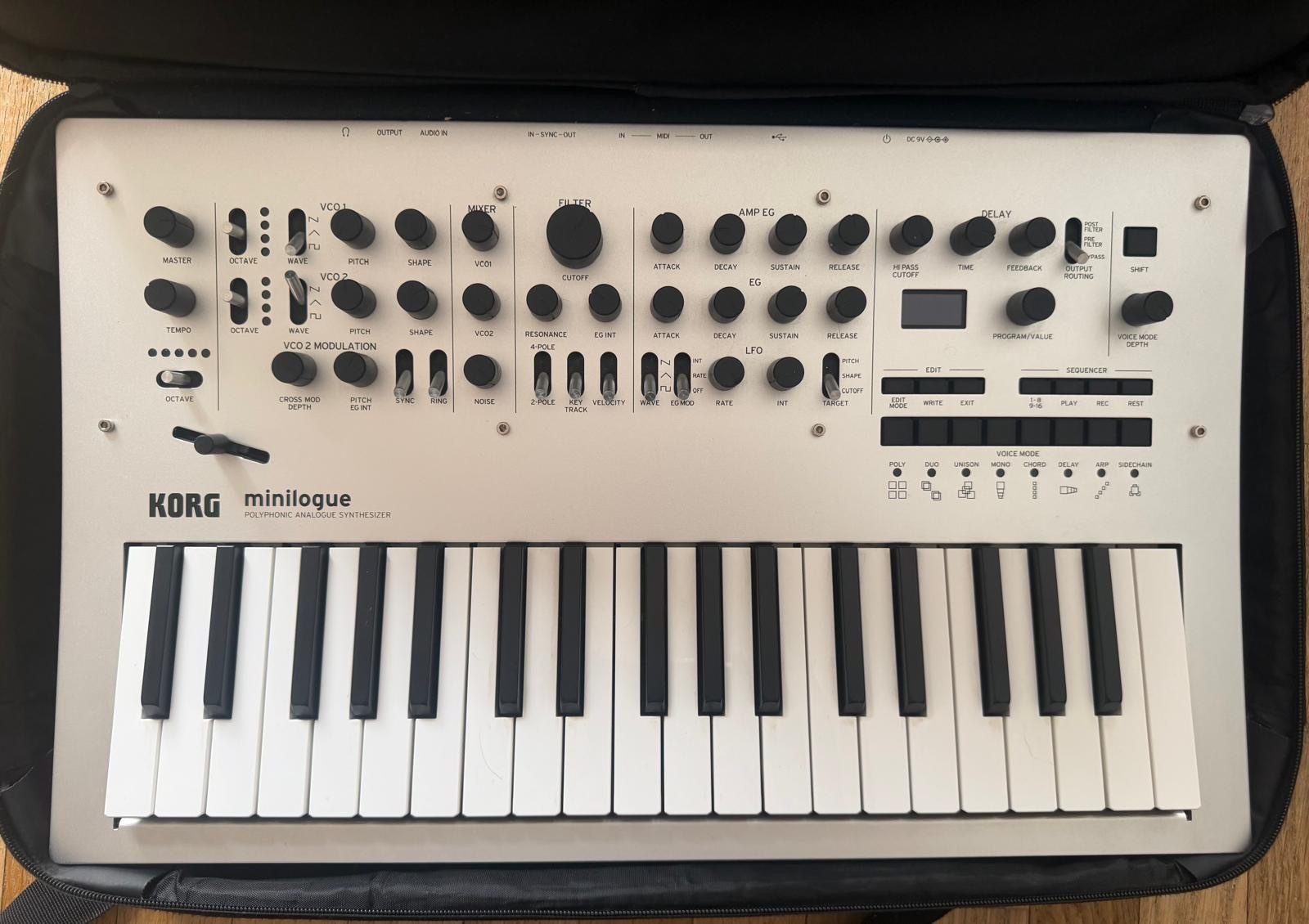Vends Korg Minilogue avec sacoche.