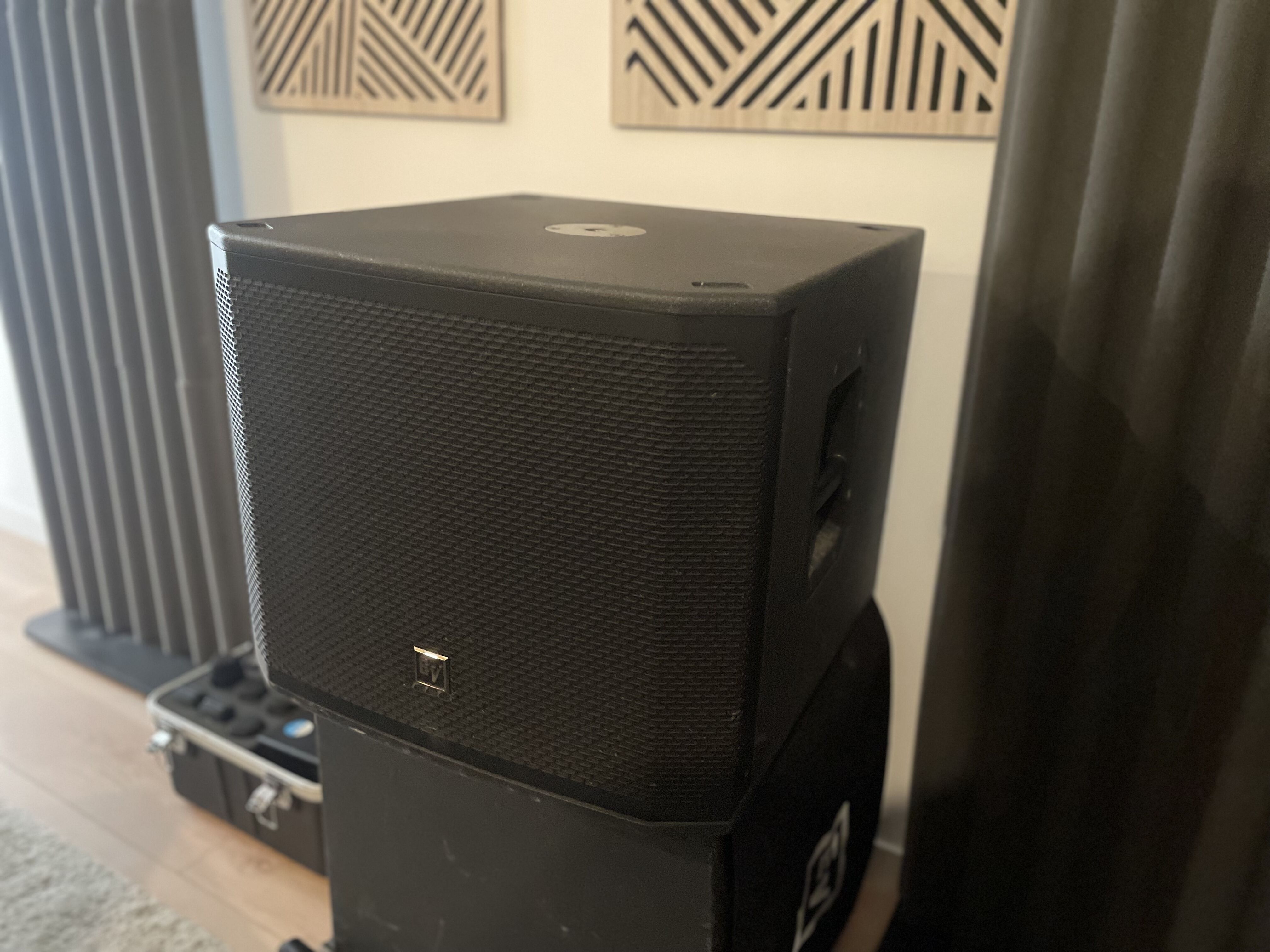 Sub EKX-15SP avec housse EV 